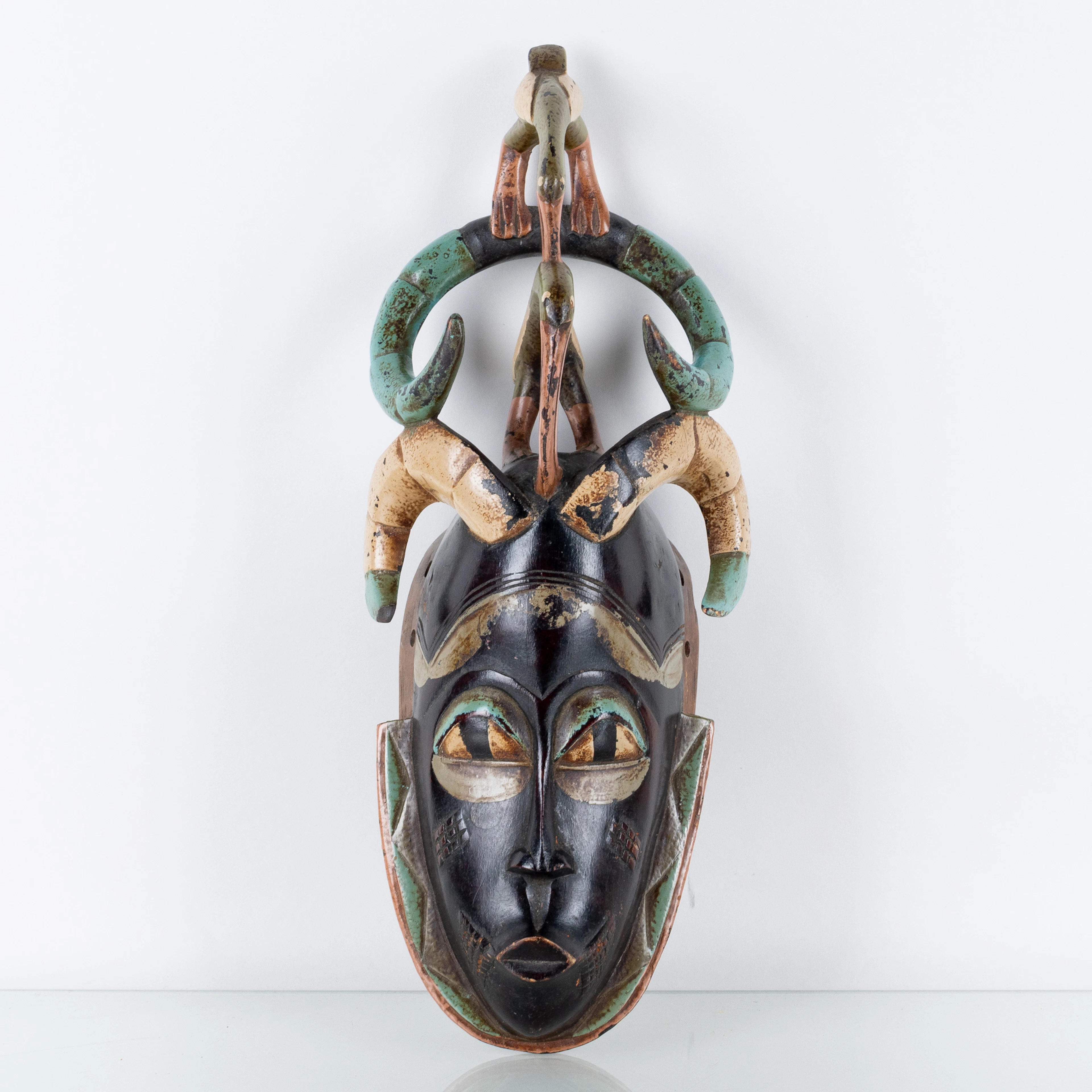 MASCHERA DA DANZA, legno tagliato e dipinto, Africa, seconda metà del XX secolo