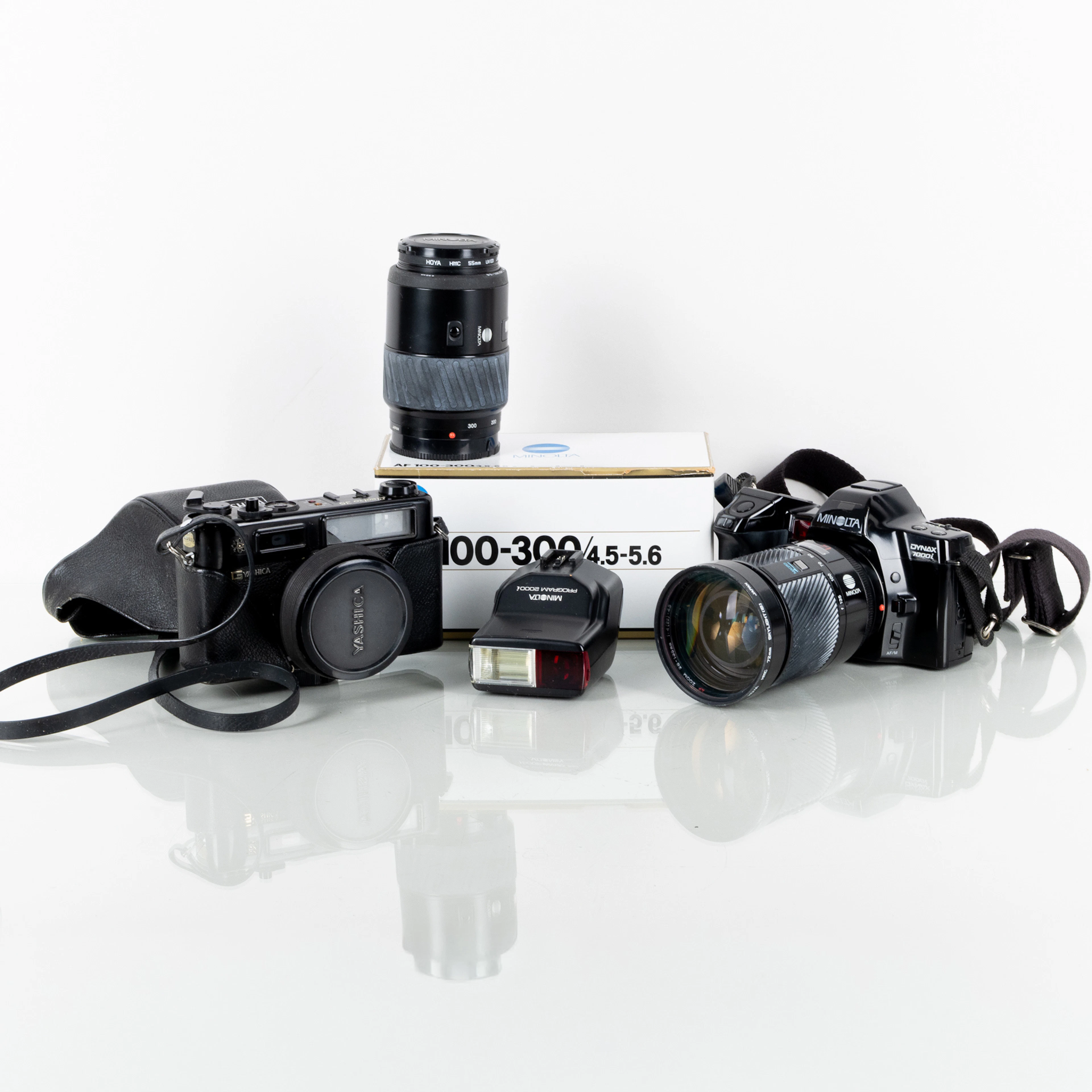 MACCHINE FOTOGRAFICHE, 2 pezzi, Yashica e Minolta, la seconda metà del 20° secolo