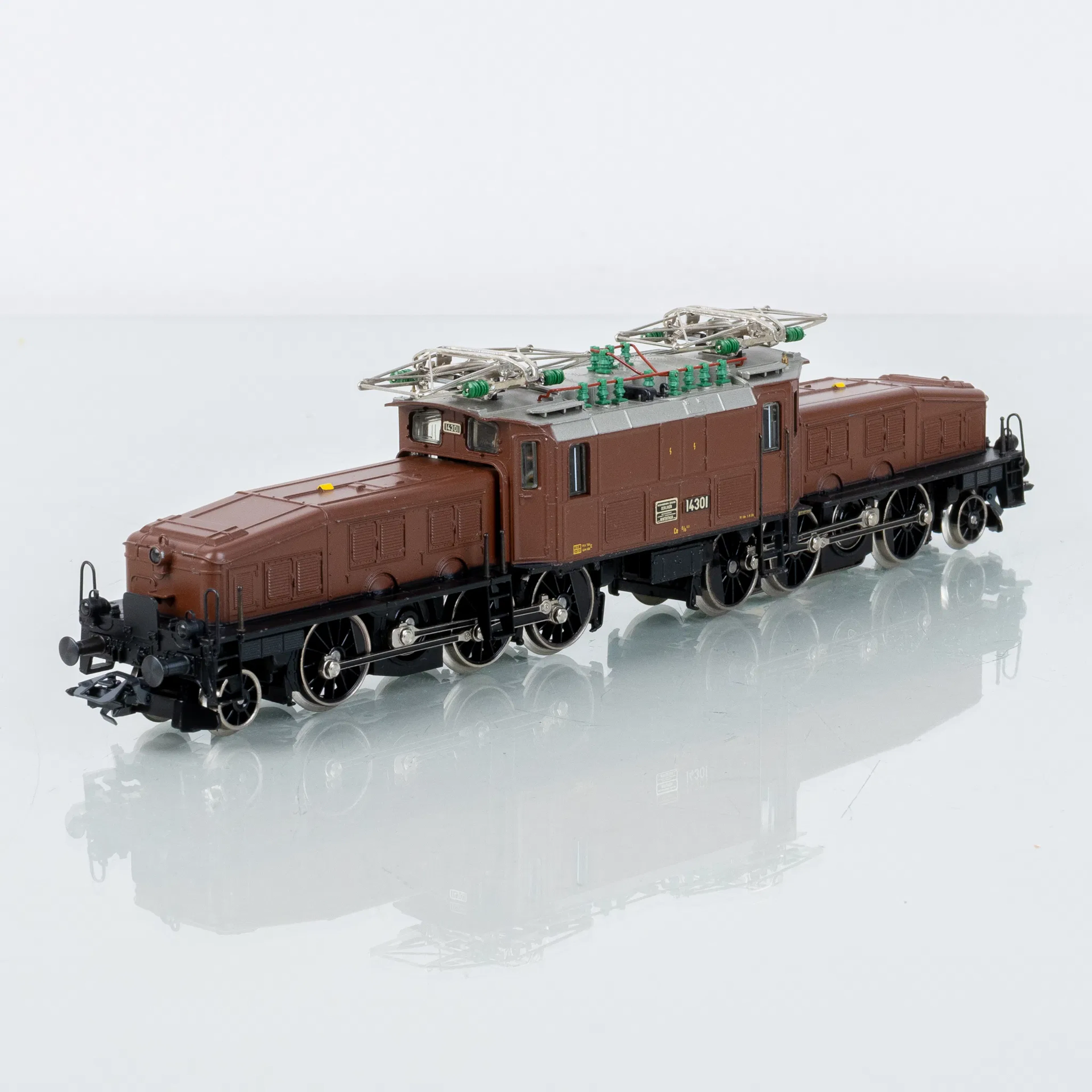 A "Crocodile" MÄRKLIN locomotive, 3352, HO