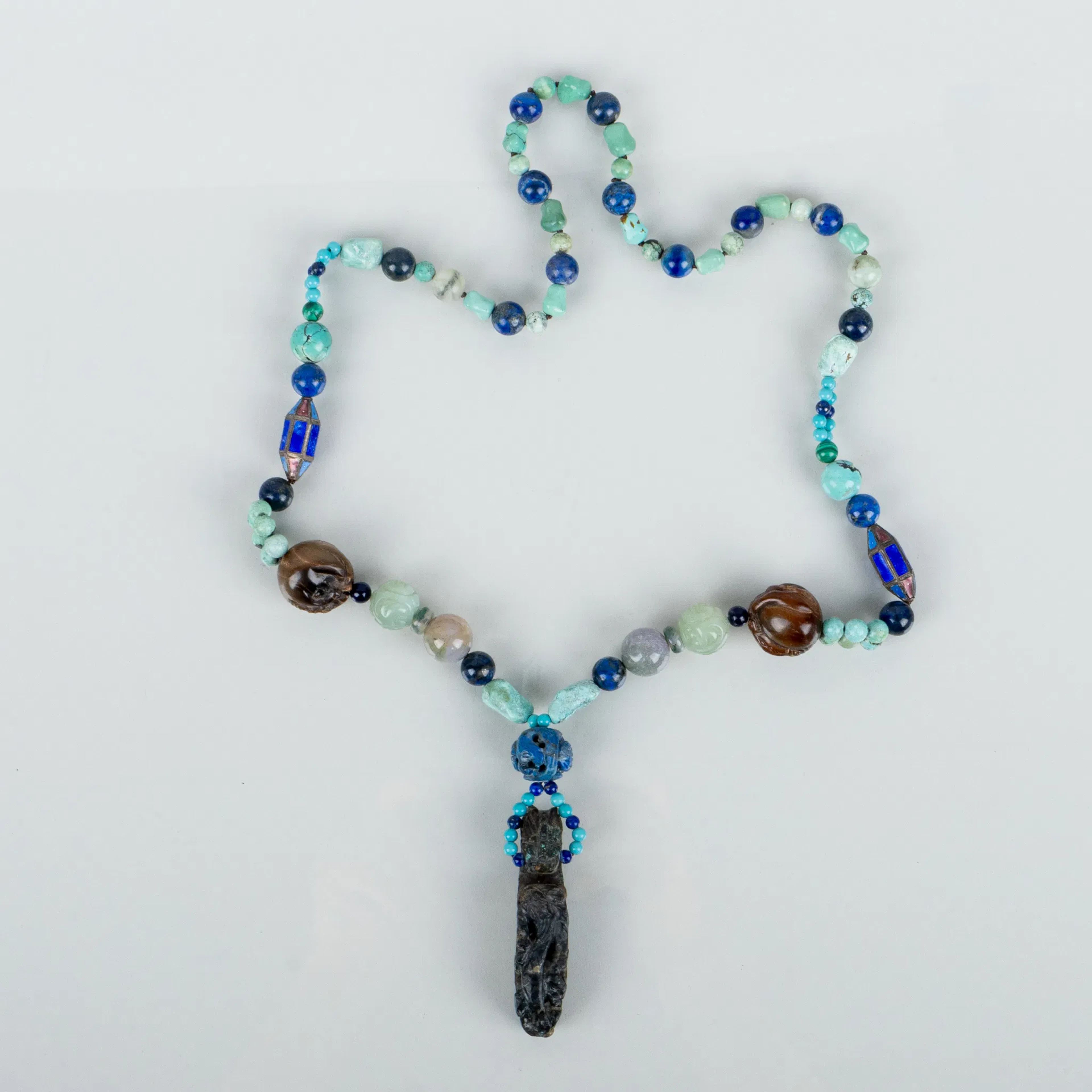 COLLIER, mit blauem Türkis, Lapislazuli, Malachit und Emaille, China, wahrscheinlich