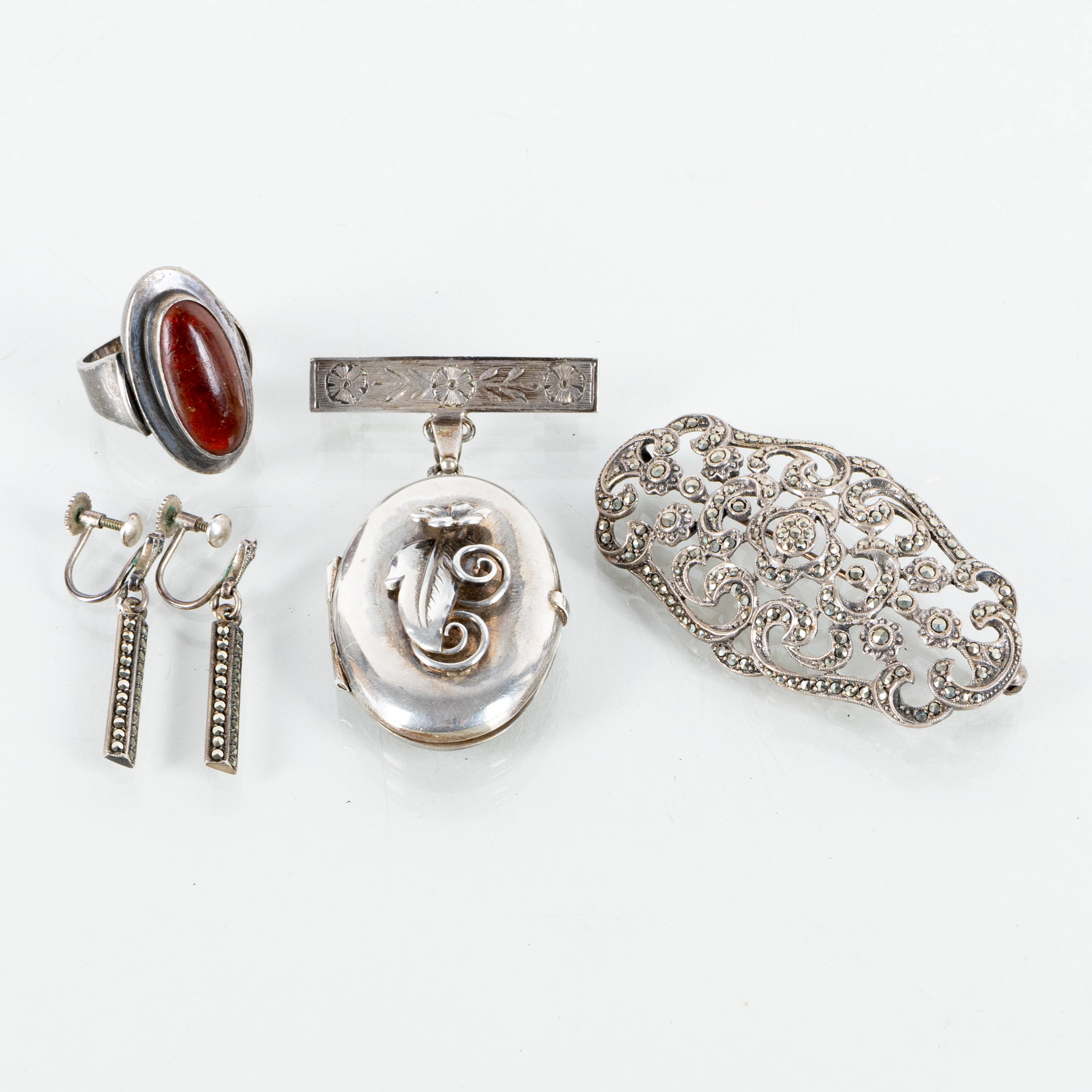 BROSCHE, RING, ANHÄNGER UND OHRRINGE, Silber, mit Marquis, 1900er Jahre