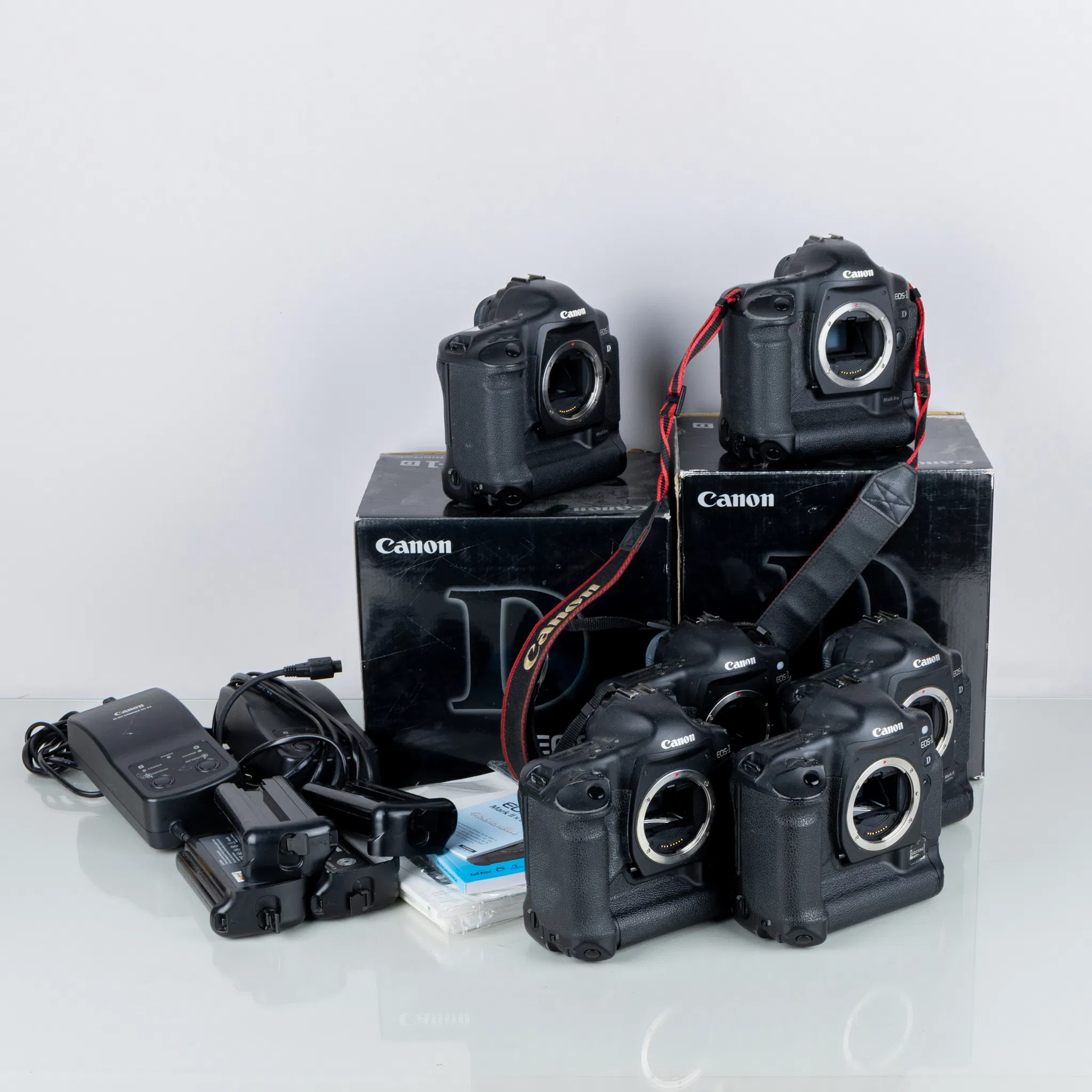 CAMERAS, 6 pcs, Canon, including Eos-1, Mark II digital and Mark-1 D