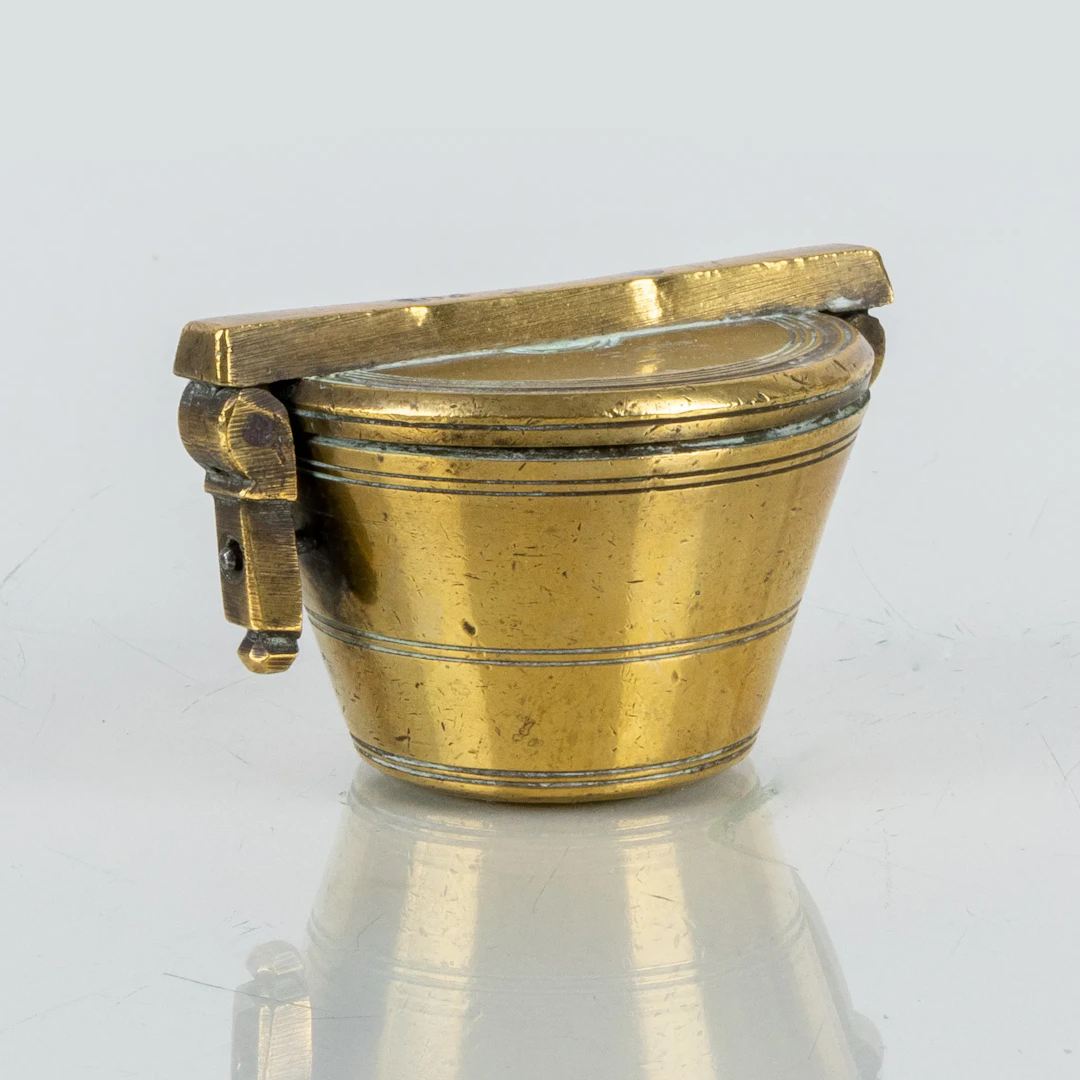 JUEGO DE PESOS, 7 piezas, latón, marcado en 1861