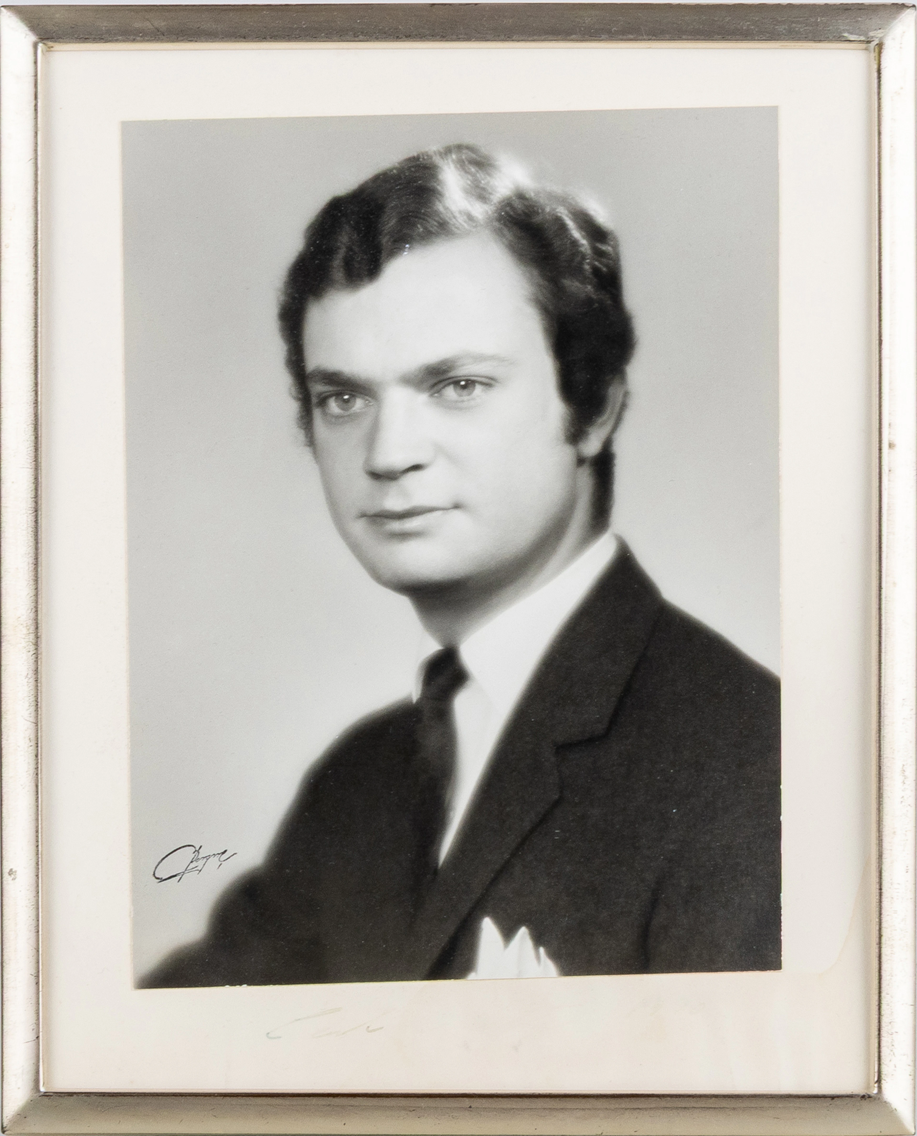FOTOGRAFÍA REAL CON AUTÓGRAFO, retrato de Carlos XVI Gustavo, años 70