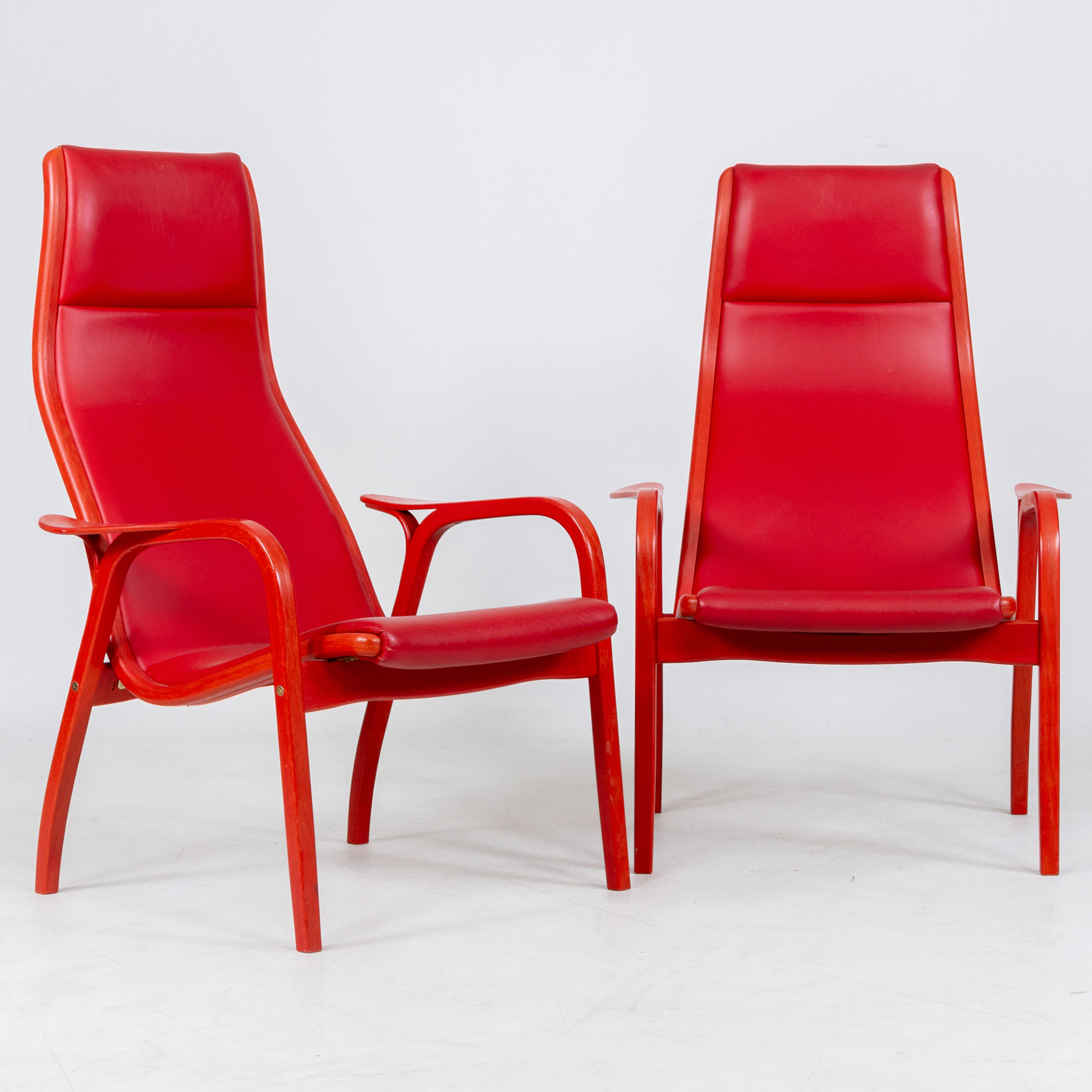 YNGVE EKSTRÖM, un par de sillones "Lamino", suecos, en 2010