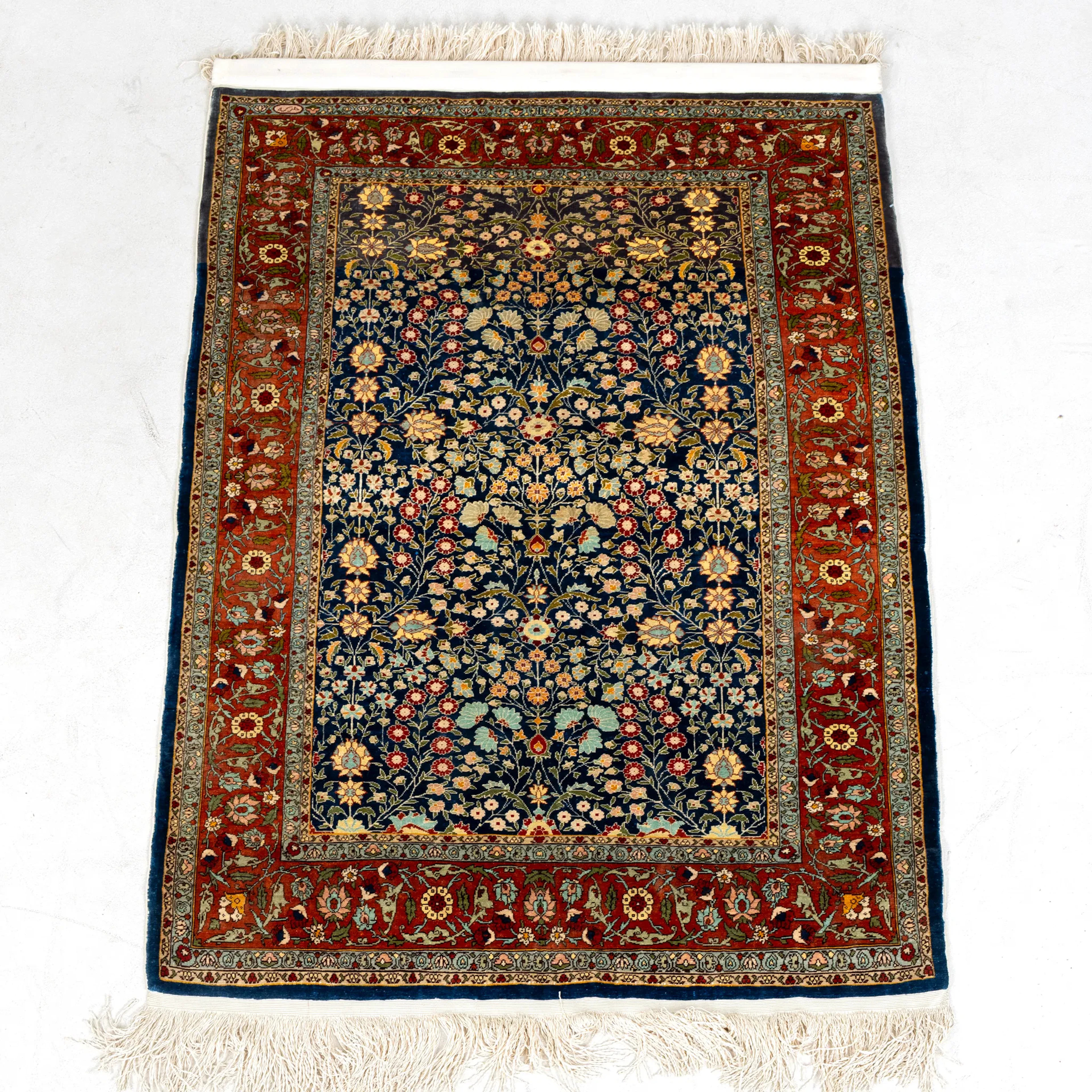 ALFOMBRA ORIENT, seda, Heris, "Millefleur", antigua, aprox. 116 x 81 cm