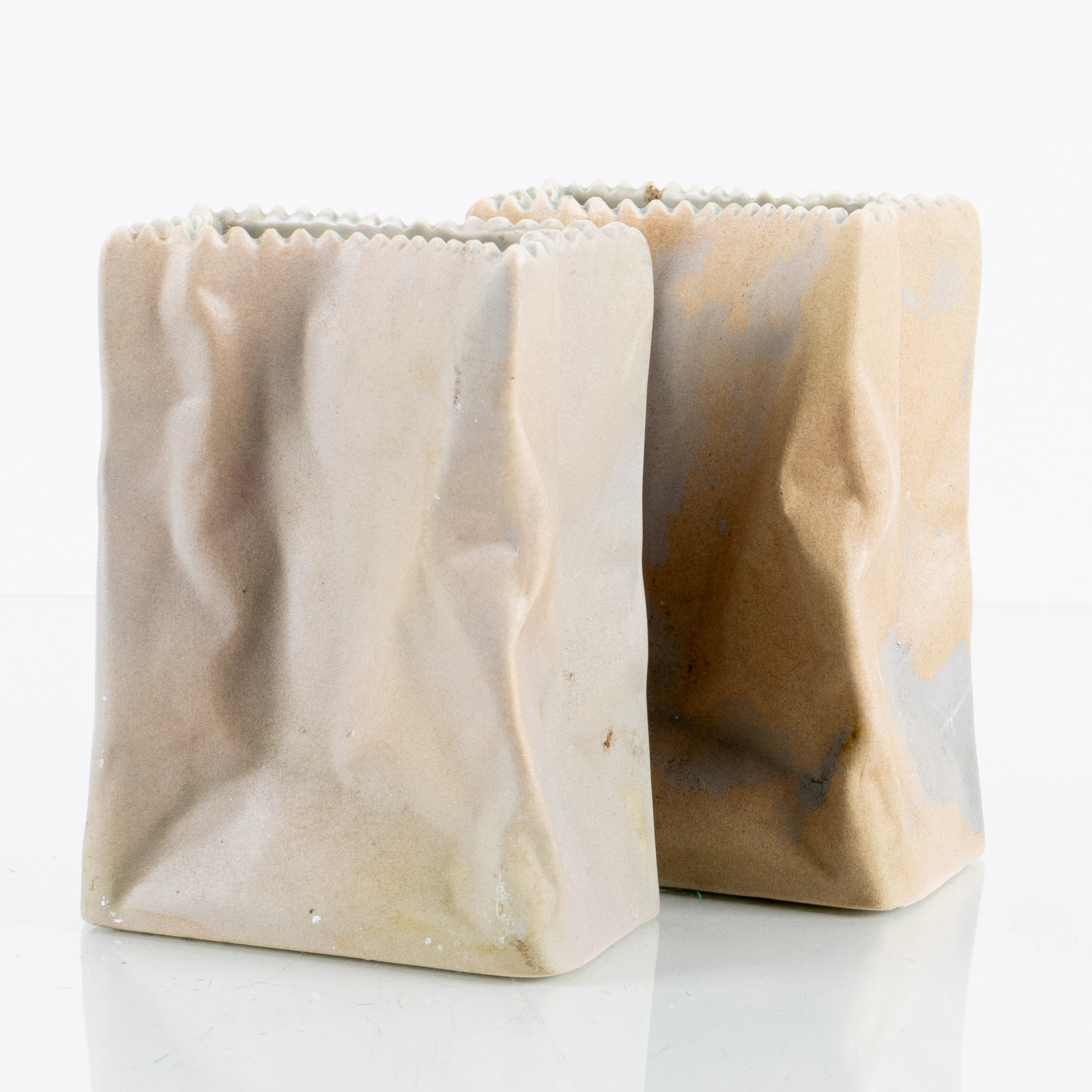 TAPIO WIRKKALA, 2 jarrones de porcelana, "Paperbag", Rosenthal