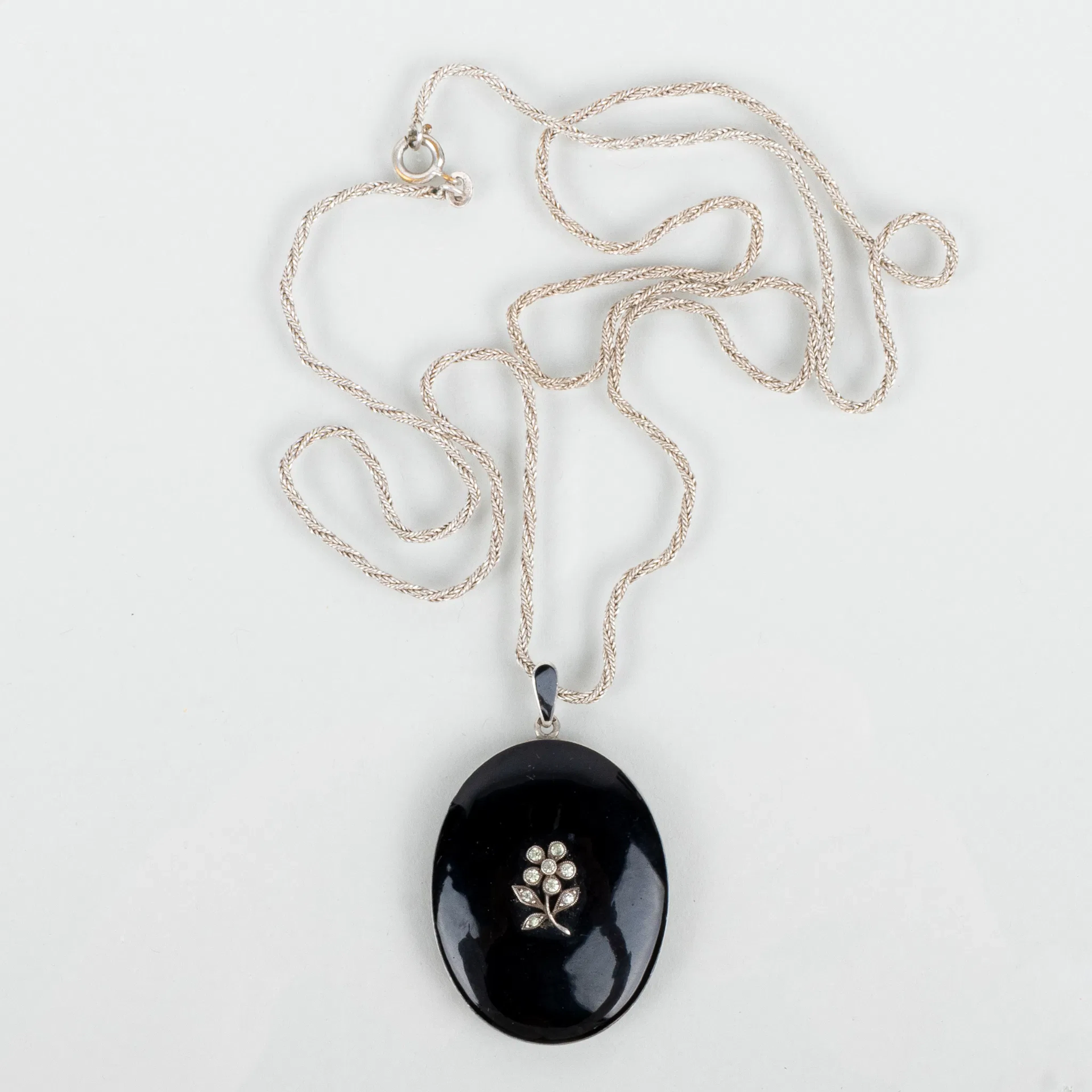 NECKLACE WITH MEDALLION, silver, 1800s/1900s