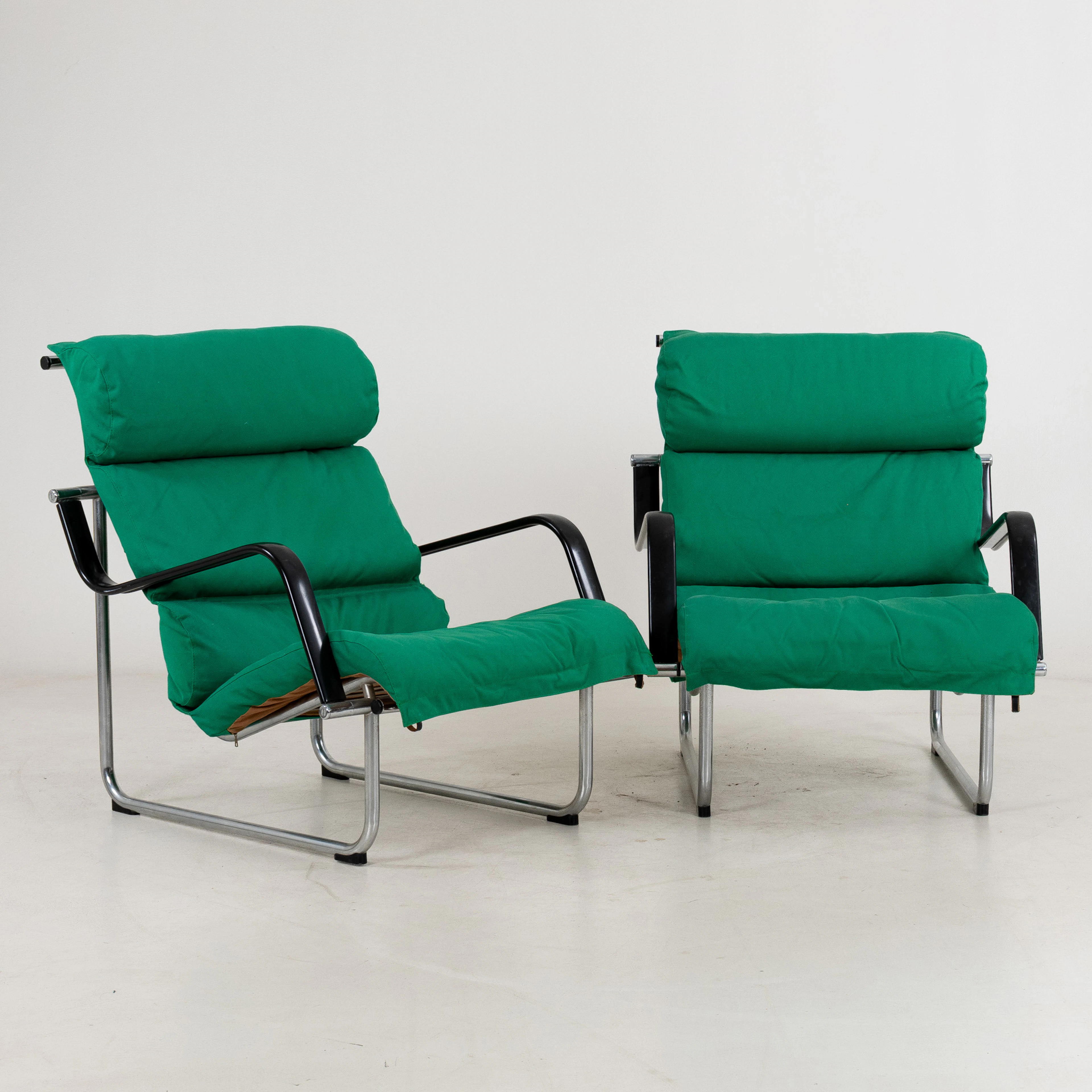 YRJÖ KUKKAPURO (Finland, 1933-2025), 1 pair of armchairs, "Remmi", Haimi/