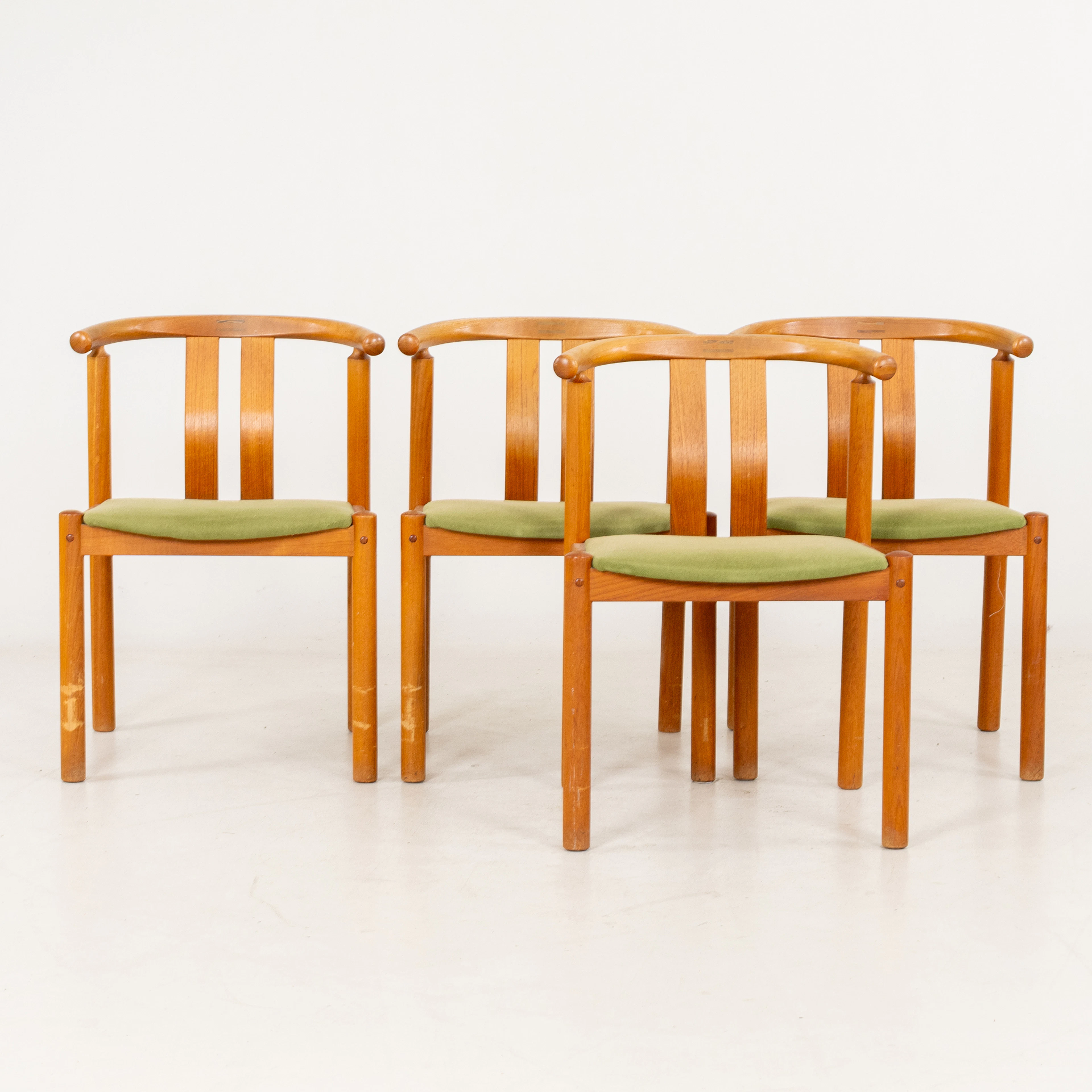 HANS J FRYDENDAL, 4 chaises, « Cléopâtre », pour Boltinge Stolefabrik