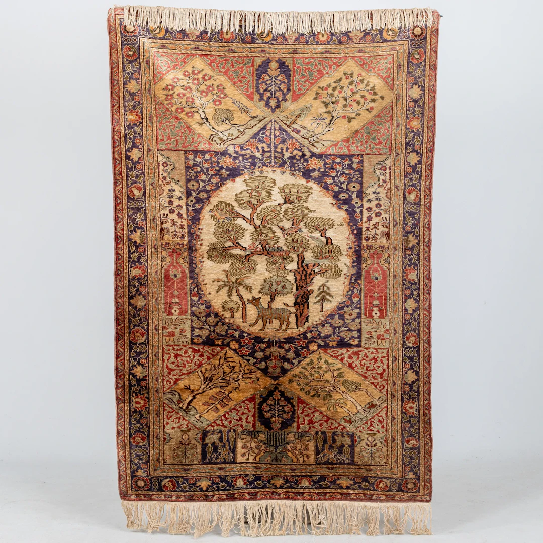 ALFOMBRA ORIENT, figurativa, antigua, aprox. 175 x 116 cm
