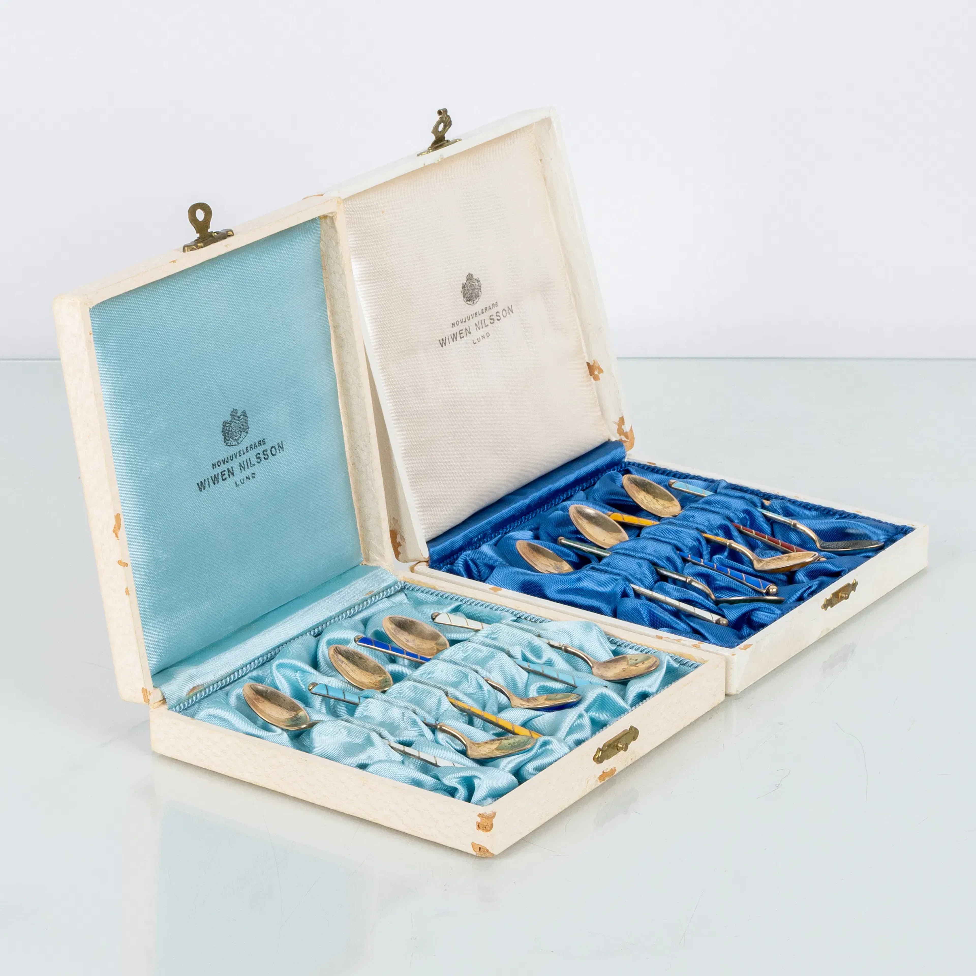EGON LAURIDSEN, 12 cajas de ante, plata esterlina bañada en oro y esmalte