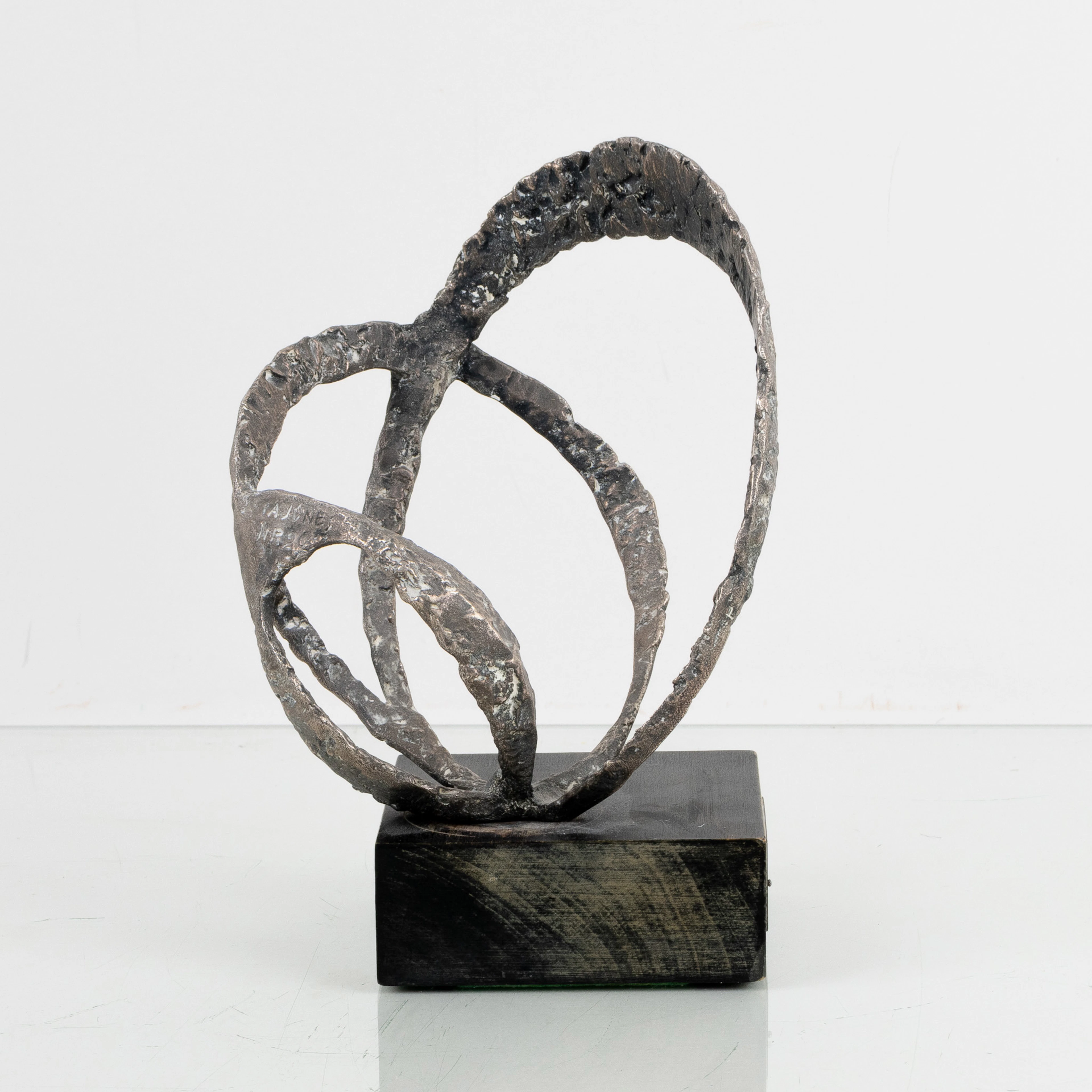 ARNE JONES (1914-1976), una escultura de bronce, firmada A Jones