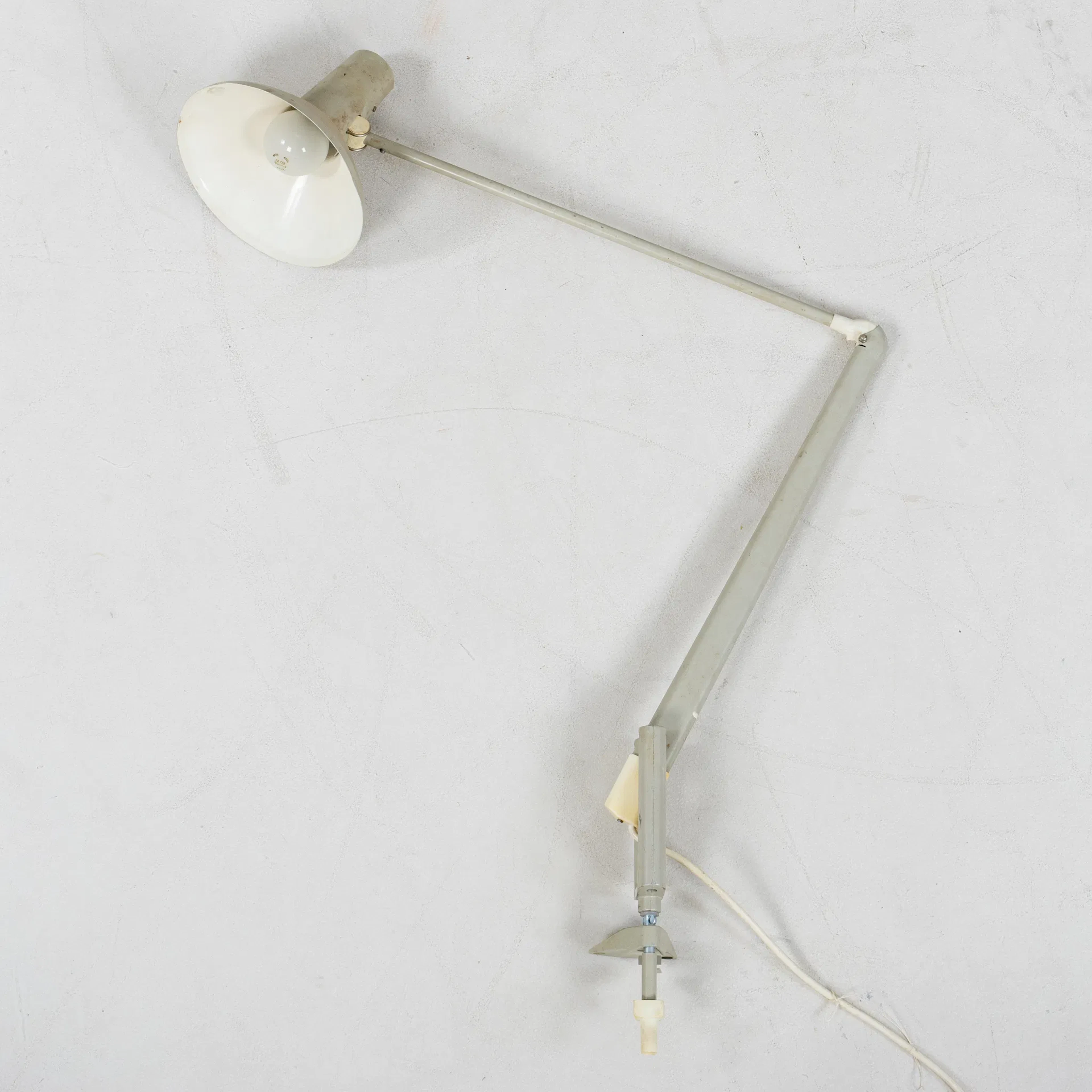 LÁMPARA DE ESCRITORIO, modelo industrial, metal, ASEA-Skandia, segunda mitad del siglo XX