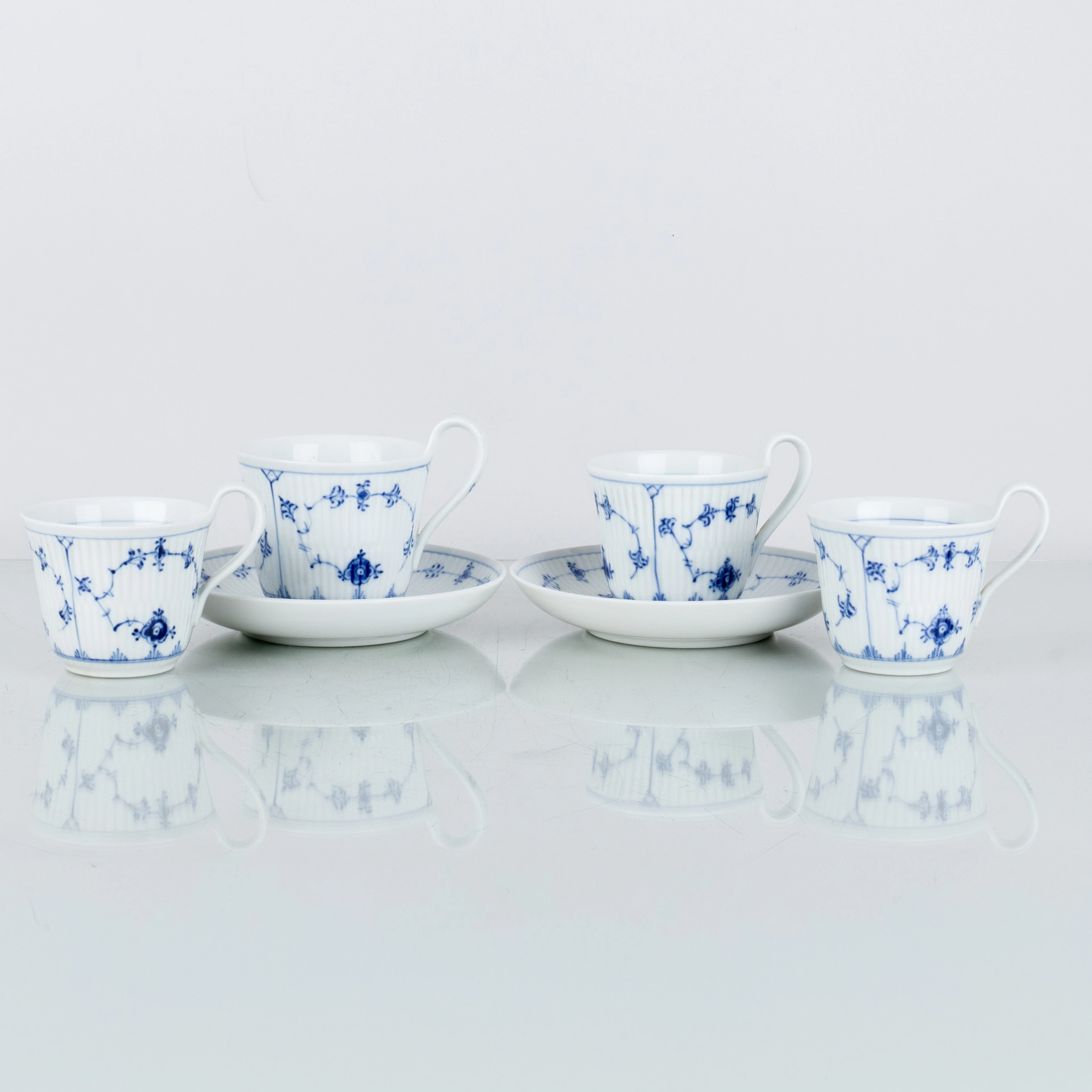 TAZAS DE TÉ Y CAFÉ, 4 piezas, porcelana, "Blue Fluted", Royal Copenhagen, nº 72/73