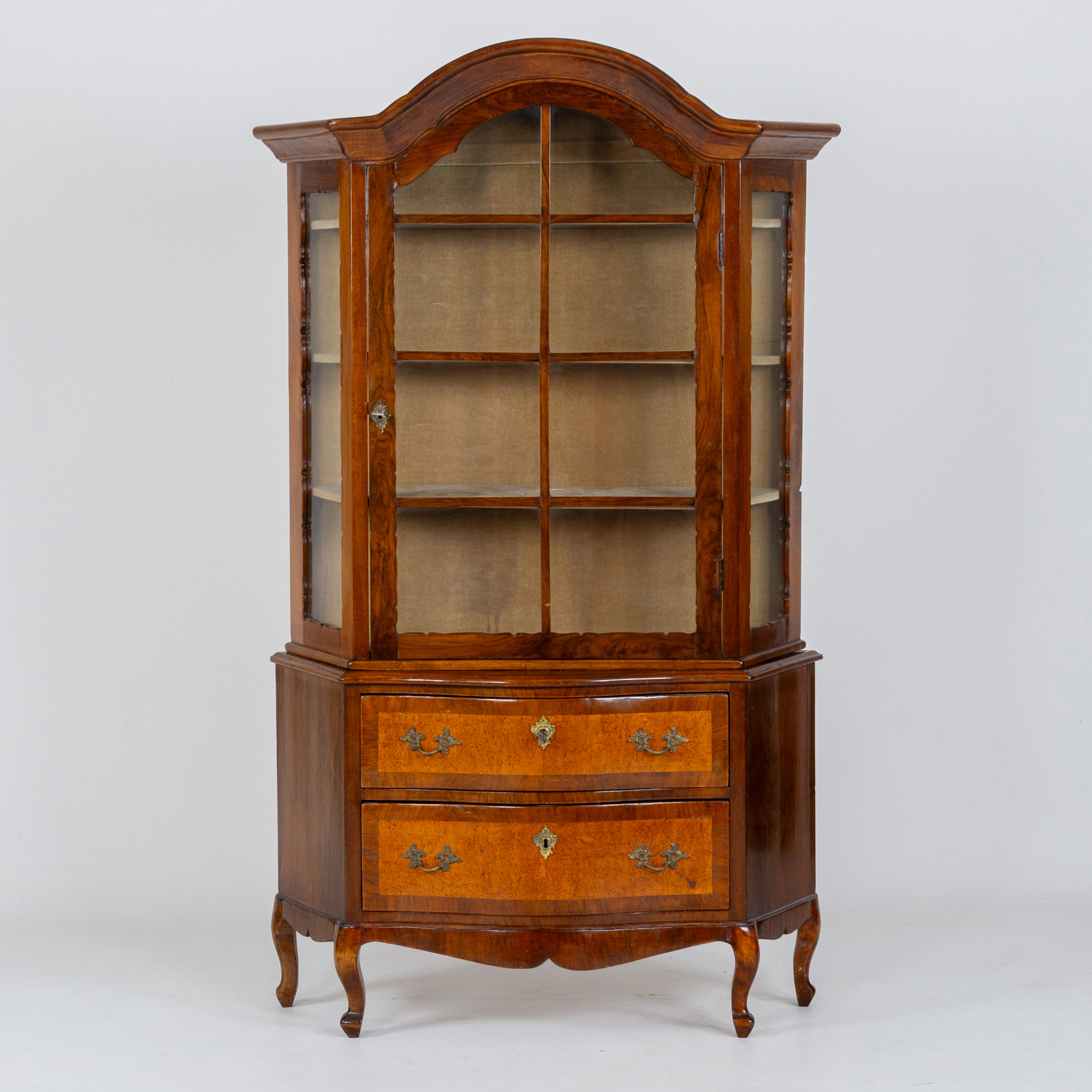 GLASS CABINET, Rococo style, first half of the 20th century