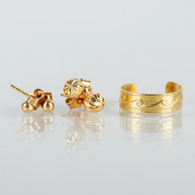 TOE RING AND EARRINGS, 6 part, 18k gold