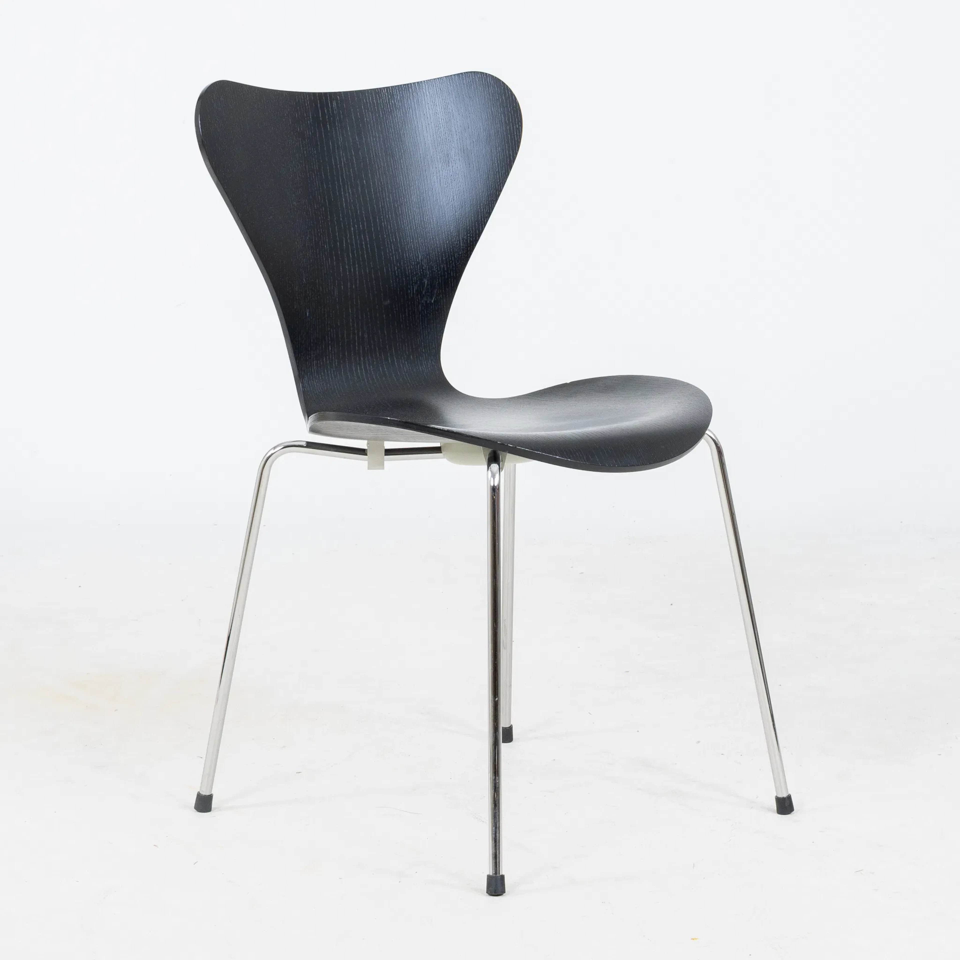 ARNE JACOBSEN, stol, "Sjuan", för Fritz Hansen, år 2010