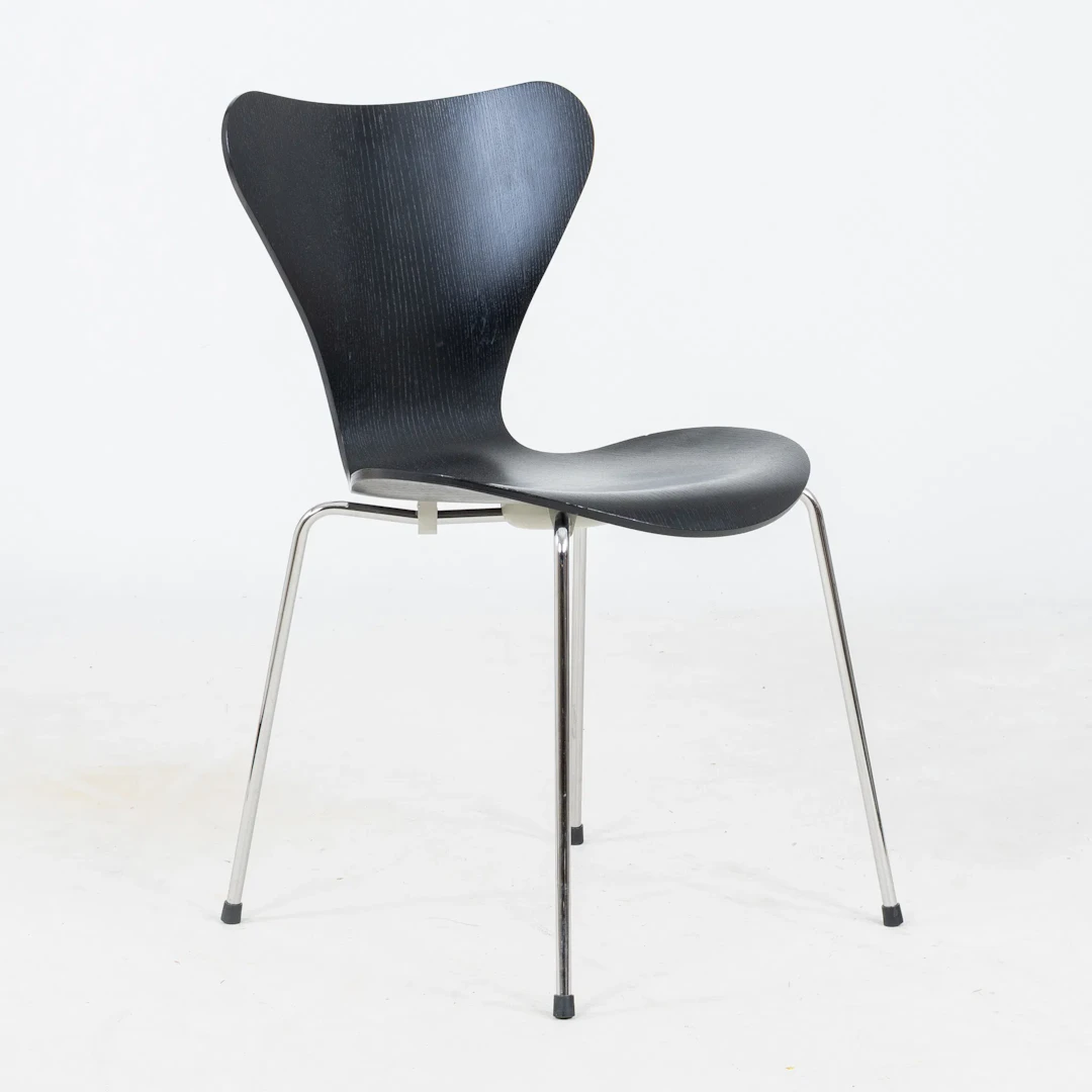 ARNE JACOBSEN, presidente de "Sjuan", para Fritz Hansen, en 2010