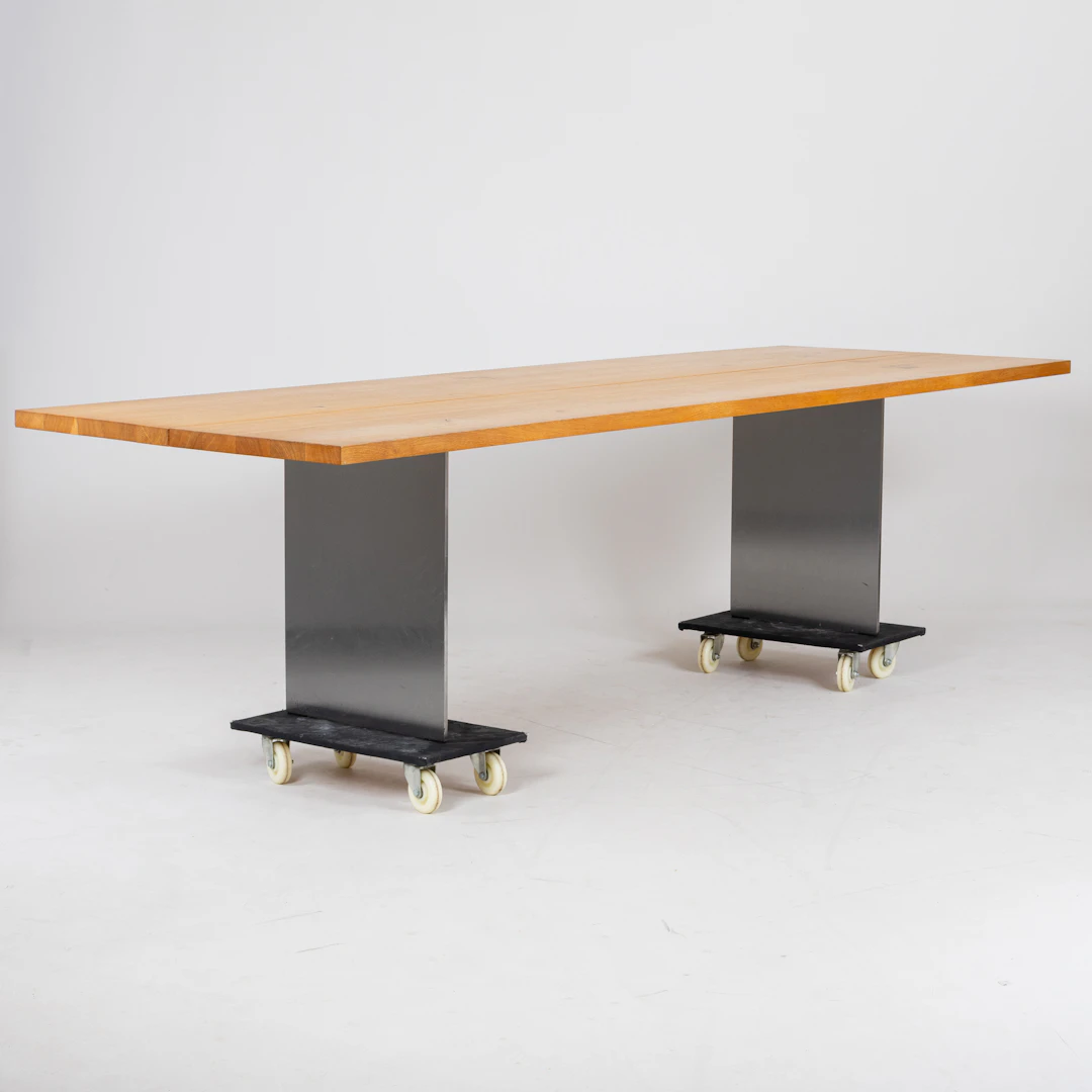 CHRISTIAN TROELS & JACOB PLEJDRUP, una mesa, roble, DK3, Dinamarca, contemporáneo