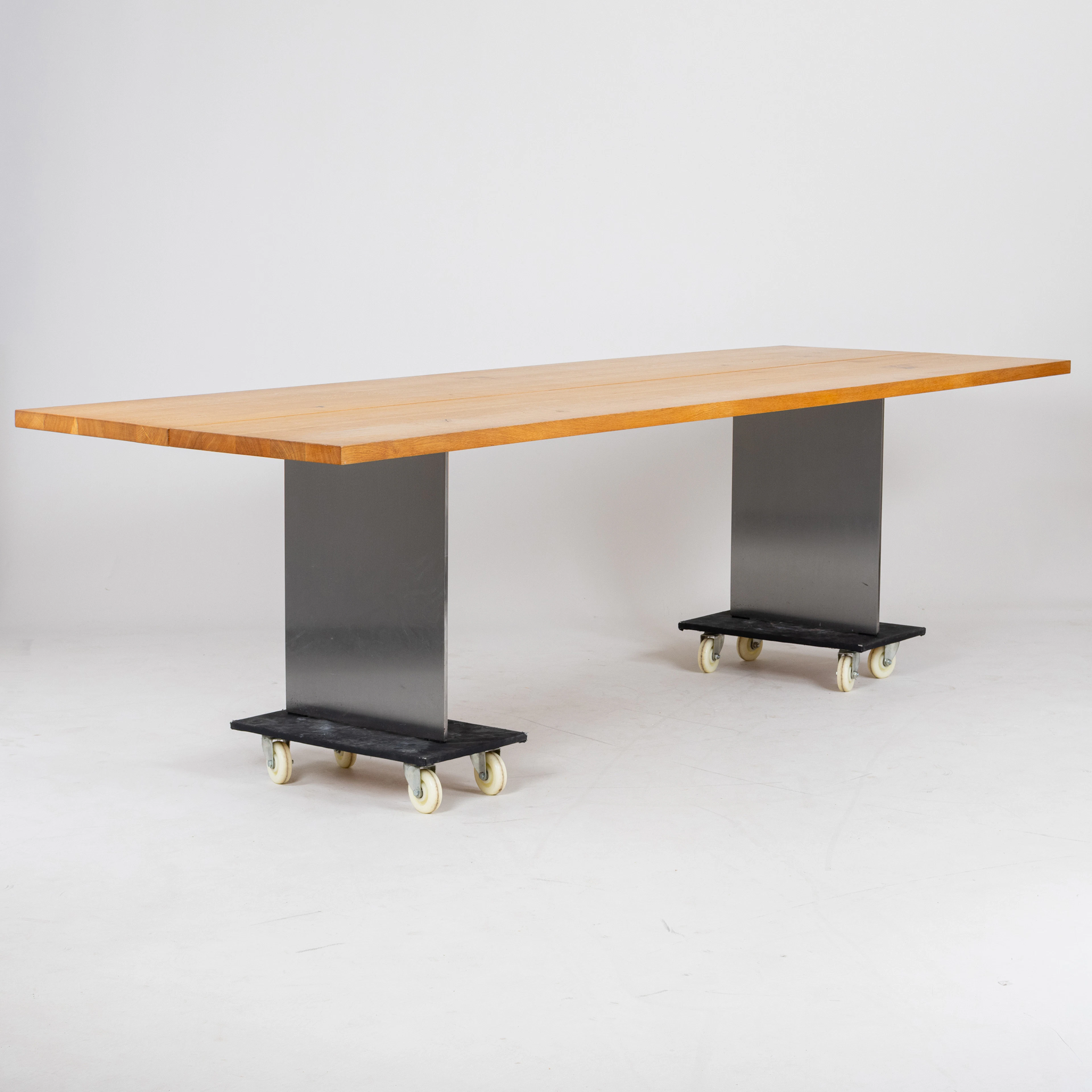 CHRISTIAN TROELS & JACOB PLEJDRUP, una mesa, roble, DK3, Dinamarca, contemporáneo