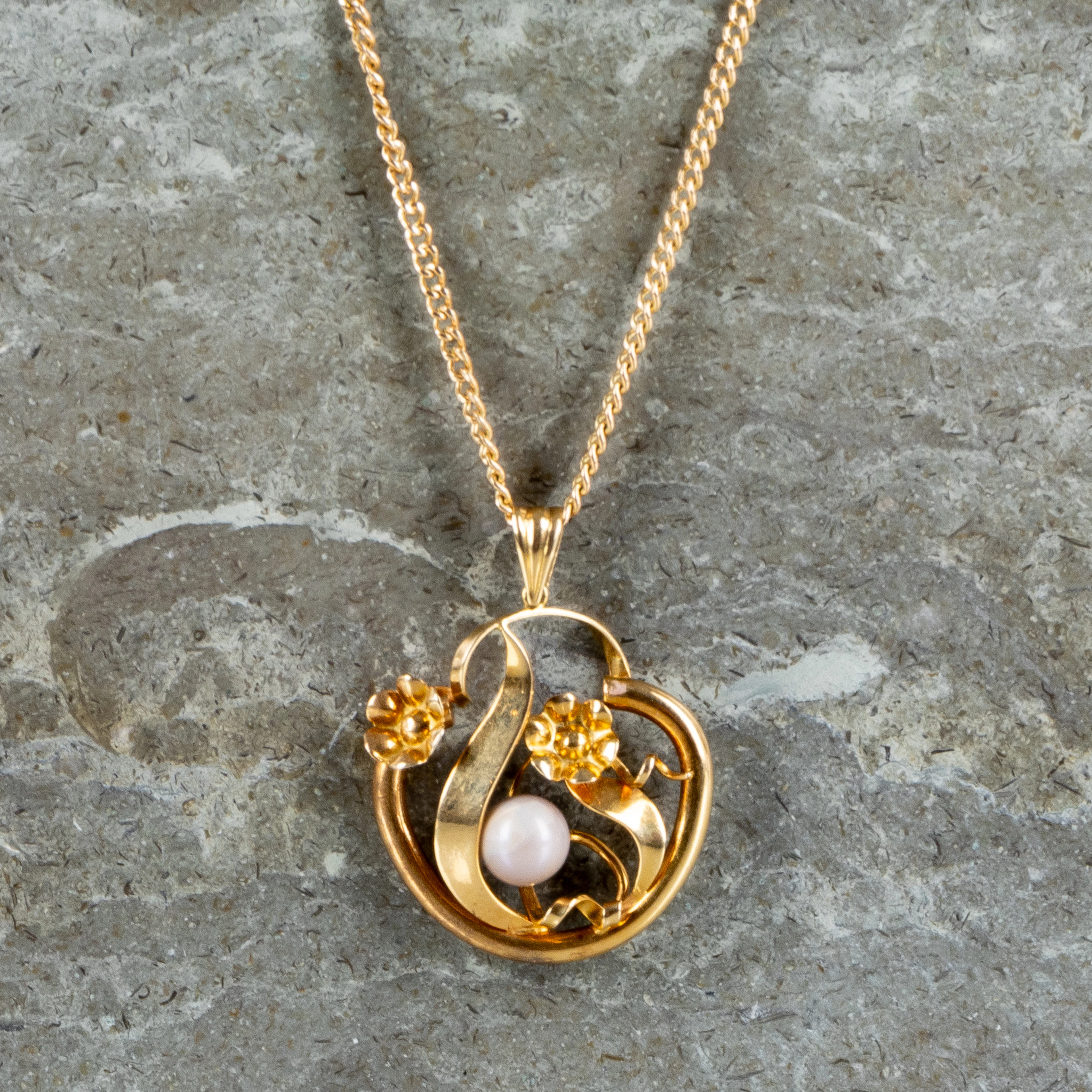 COLLANA CON CIONDOLO, oro da 18 carati, con perla coltivata, peso tutto circa 7,2 g