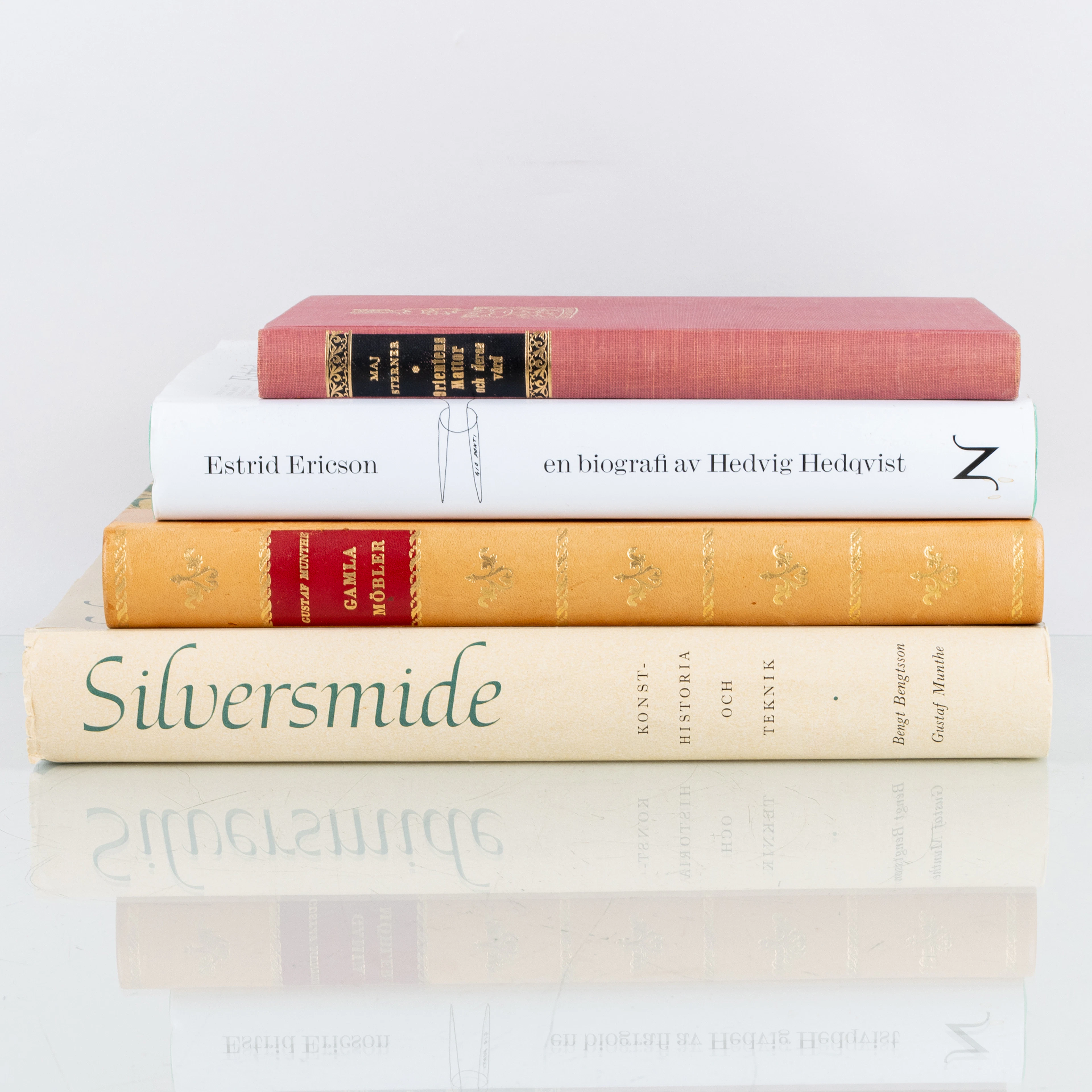 LIBROS, 4 piezas, incluyendo sobre platería, años 1900