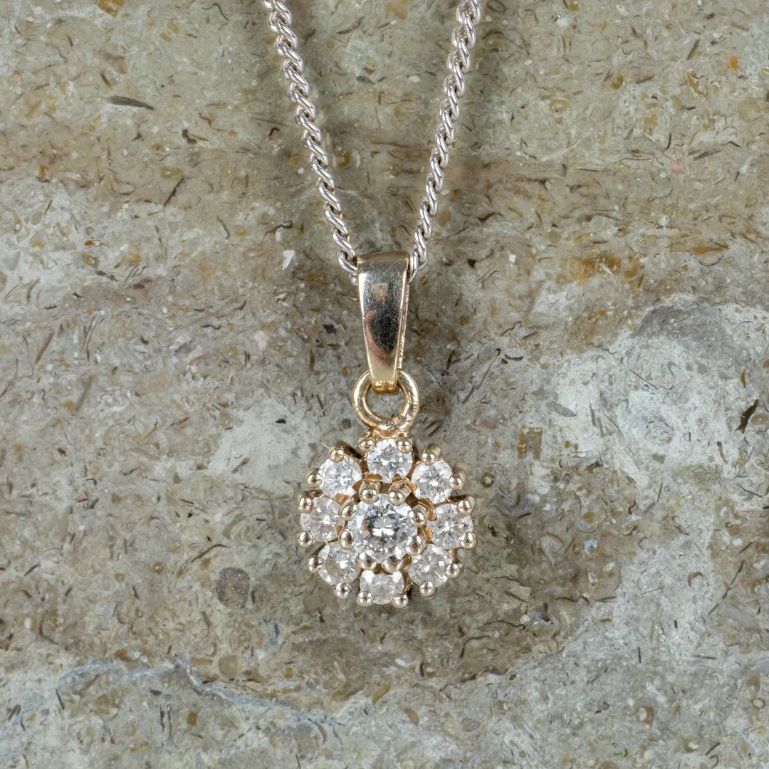 CIONDOLO CON COLLANA, oro bianco 14k, con 9 diamanti taglio brillante