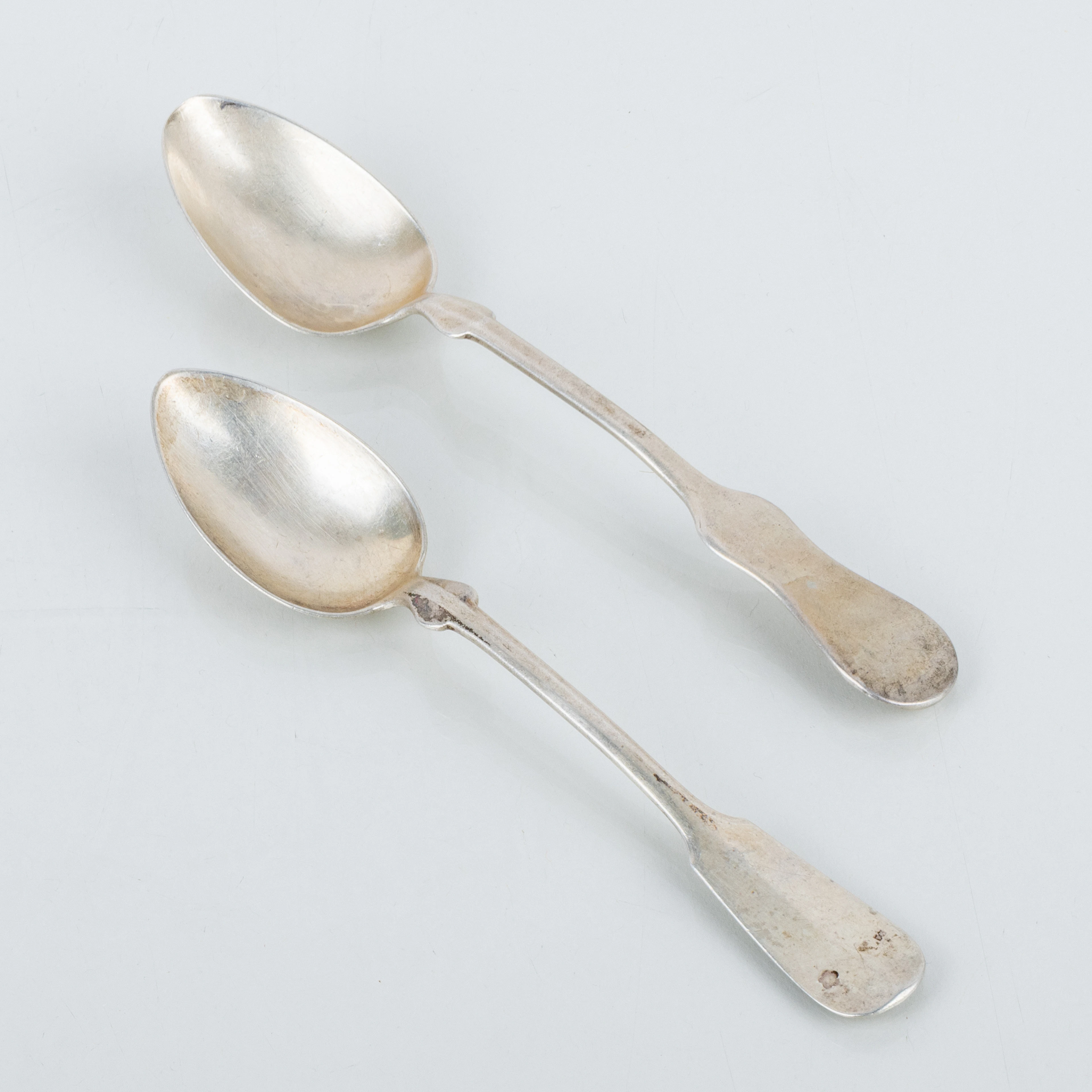 CUCHARAS DE CAFÉ, 2 PIEZAS, plata, siglos XVIII y XIX