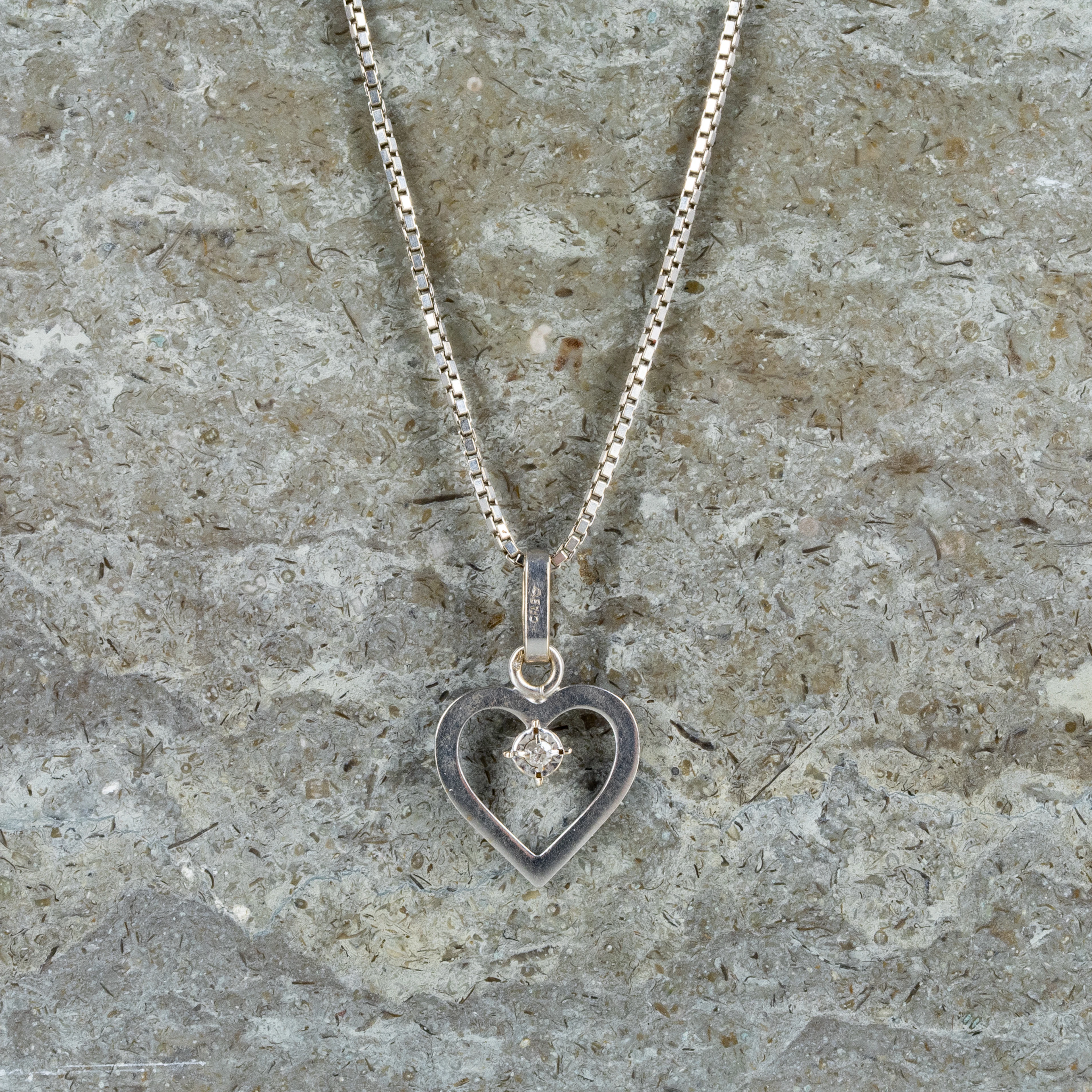 COLLAR CON COLGANTE, oro blanco de 18 quilates, con diamante tallado brillante
