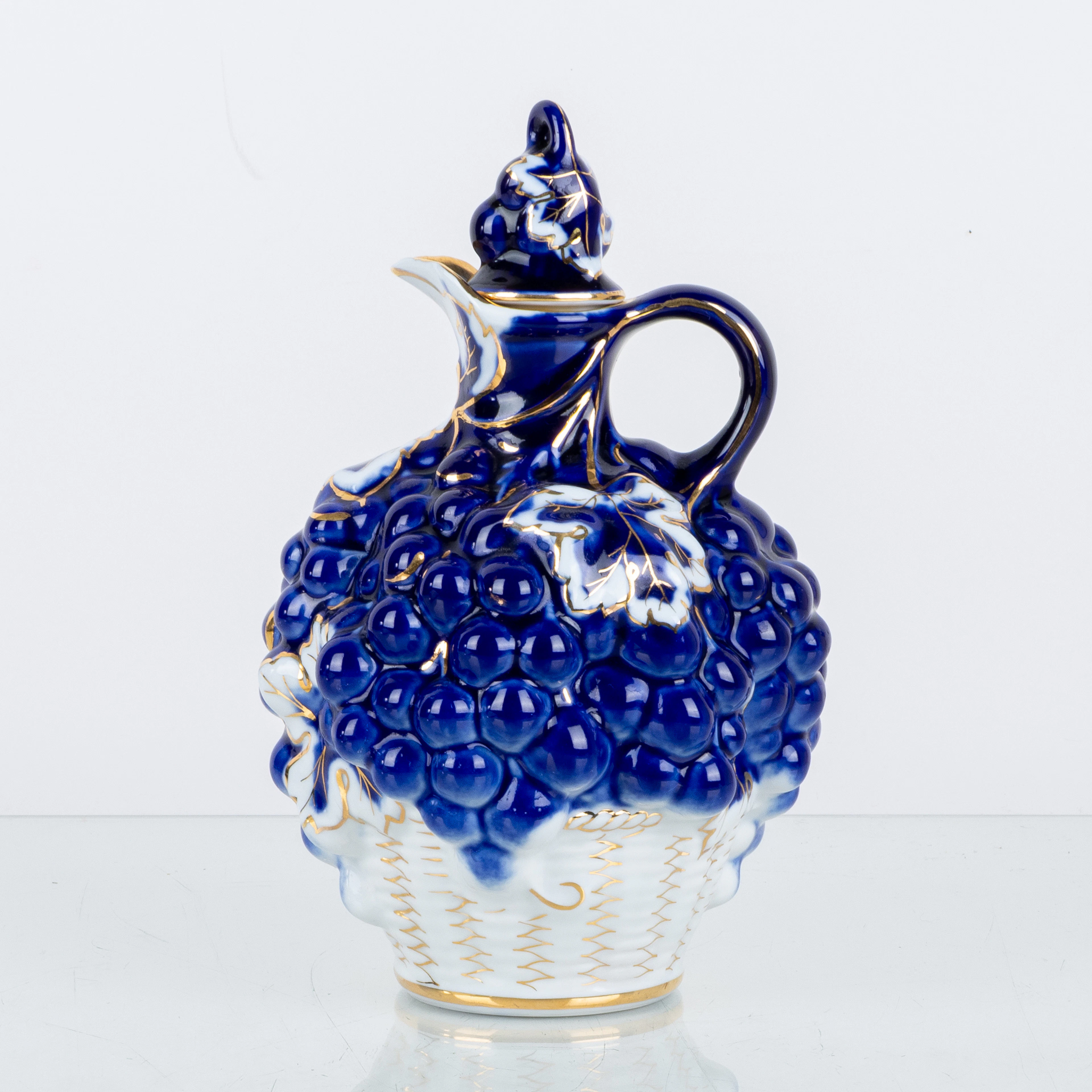 CARAFE, con tappo, porcellana, "Uva", Lomonosov, Russia