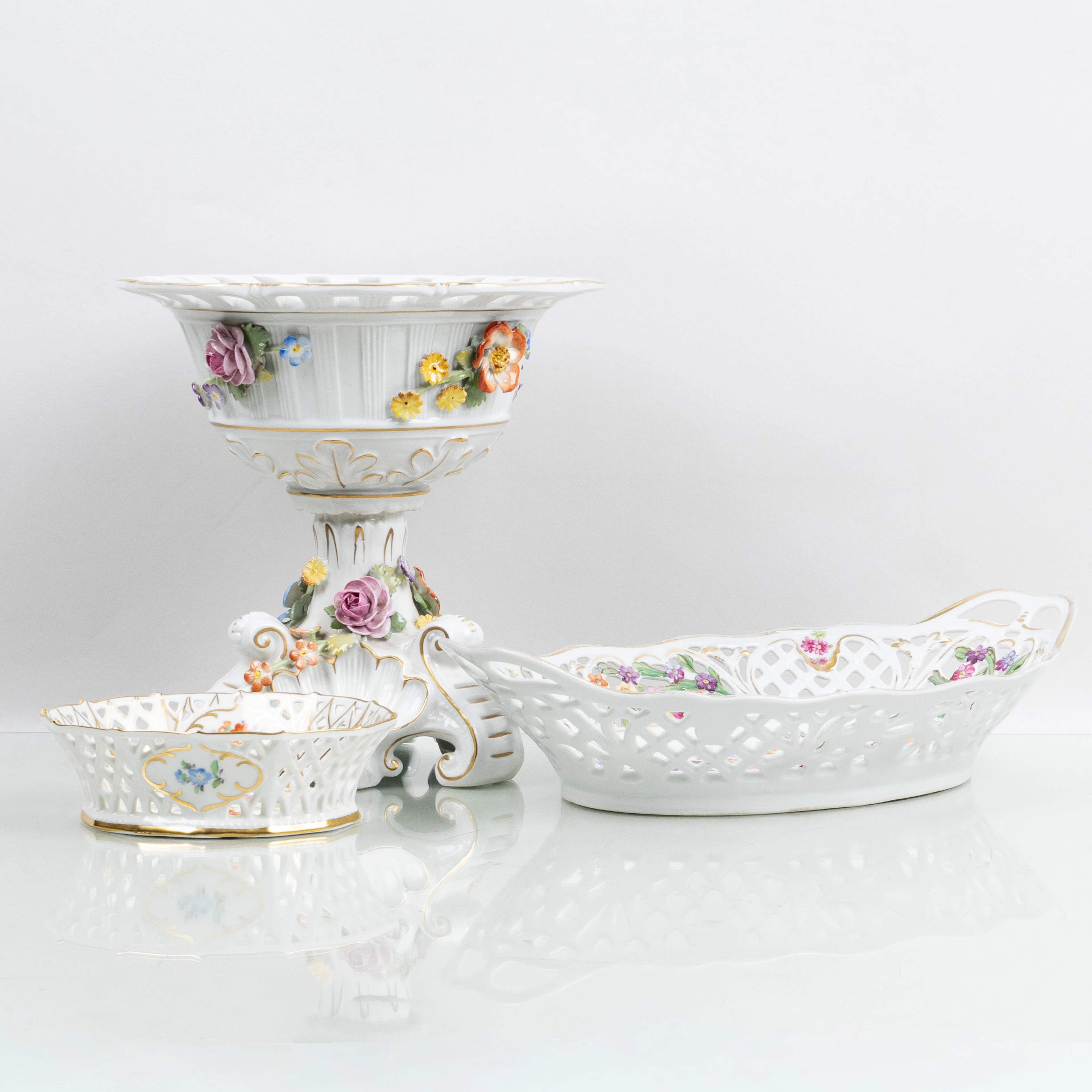 CUENCOS, 3 piezas, porcelana, Schumann Bavaria y Schierholz, mediados de 1900