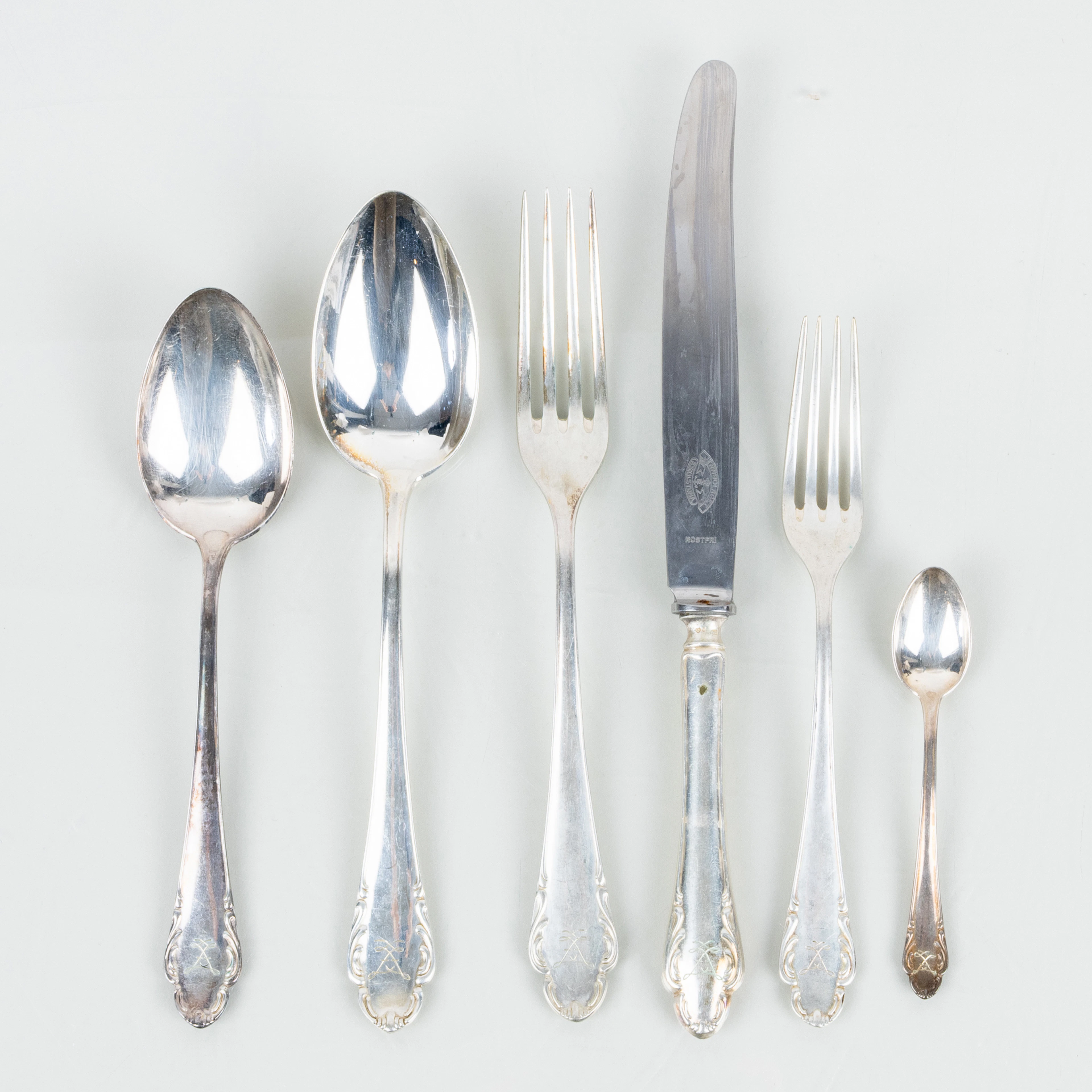 SET DI POSATE, 73 pezzi, argento, SNS, blu 1935, peso tutto compreso lama in acciaio