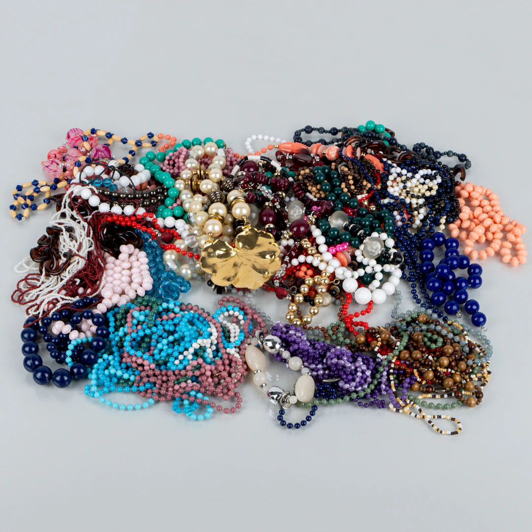 COLLECTION OF COSTUME JEWELLERY, VARIOUS MATERIALS, 1900s