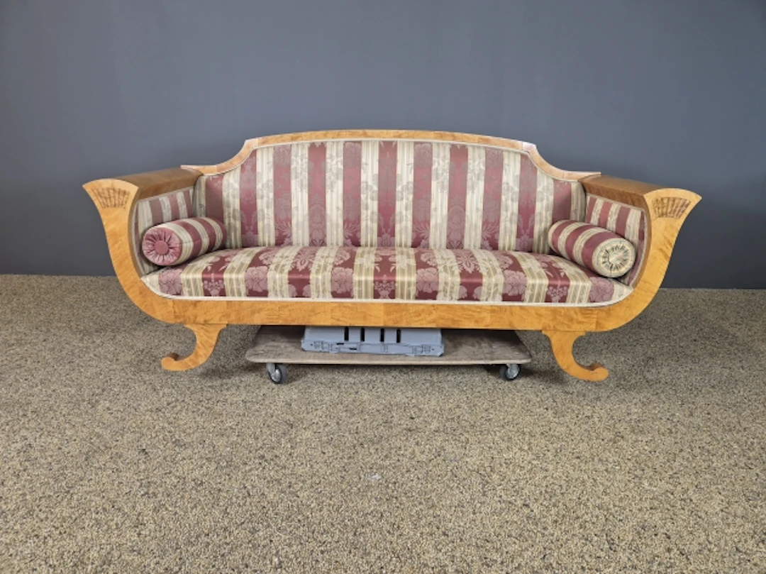 Soffa. Karl-Johan stil.