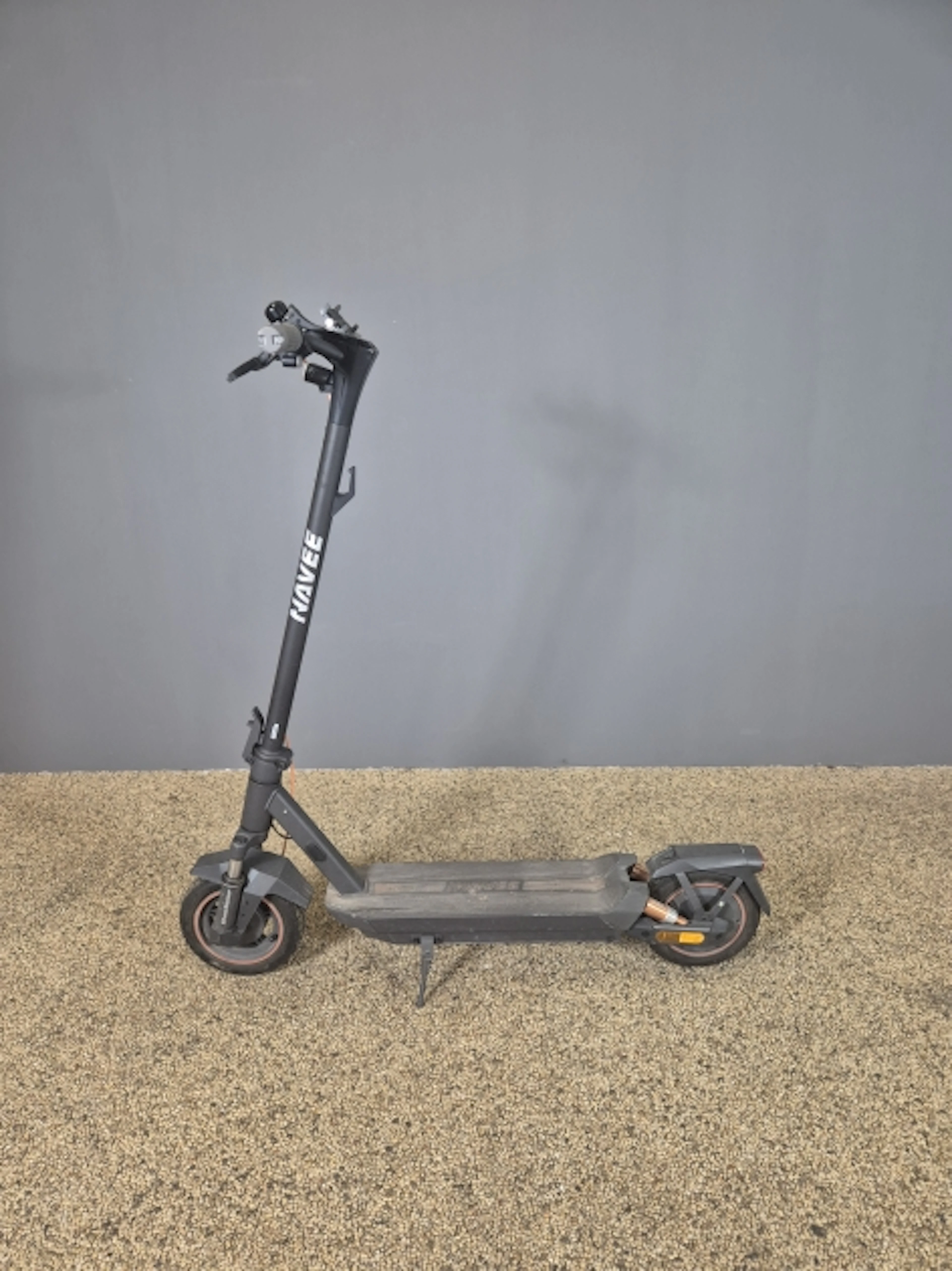 Elsparkcykel. Navee.