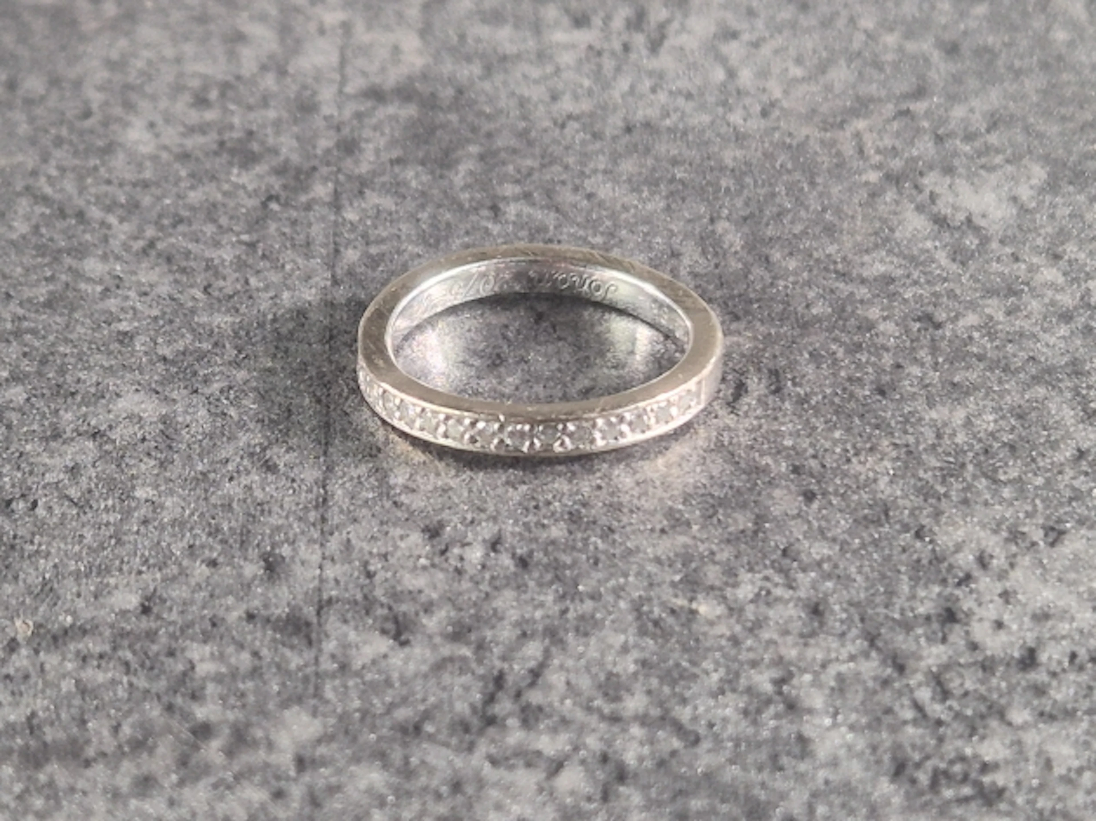 Ring med stenar. 18K.