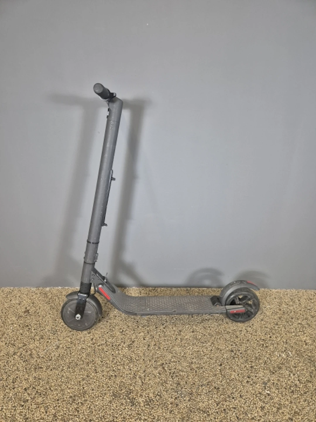 Elsparkcykel. Nineboot.