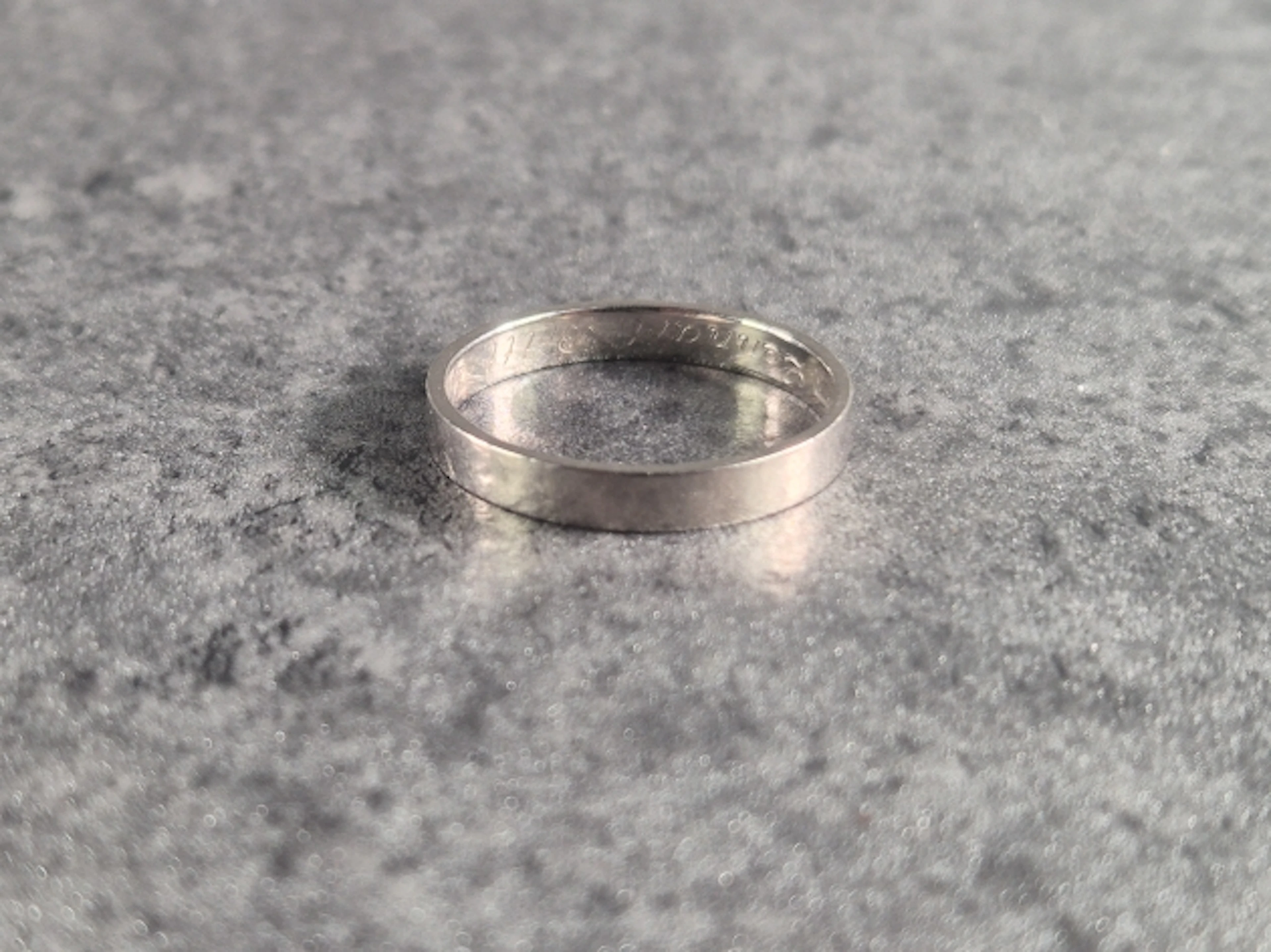 Ring. 18K.