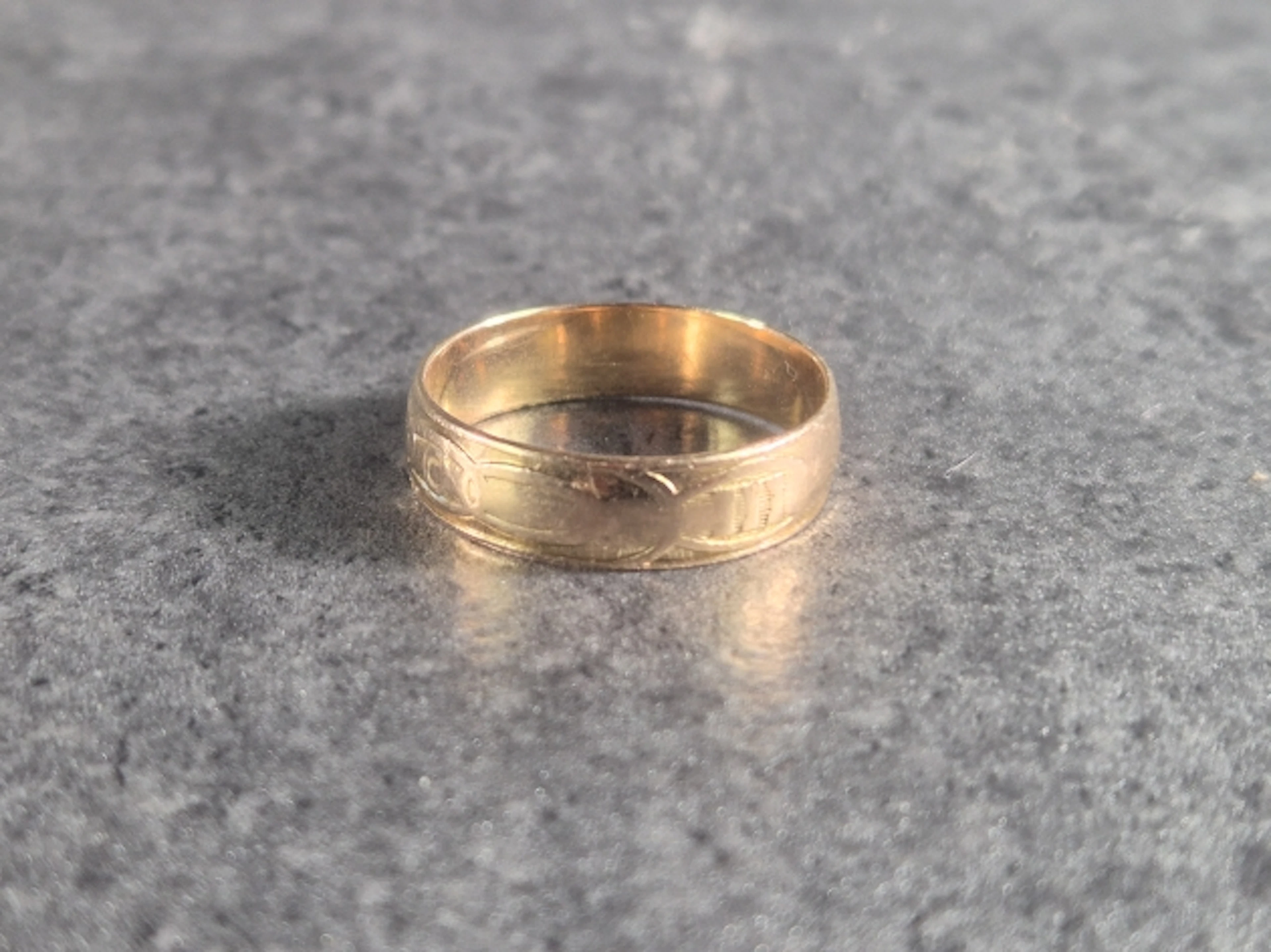 Ring. 18K.