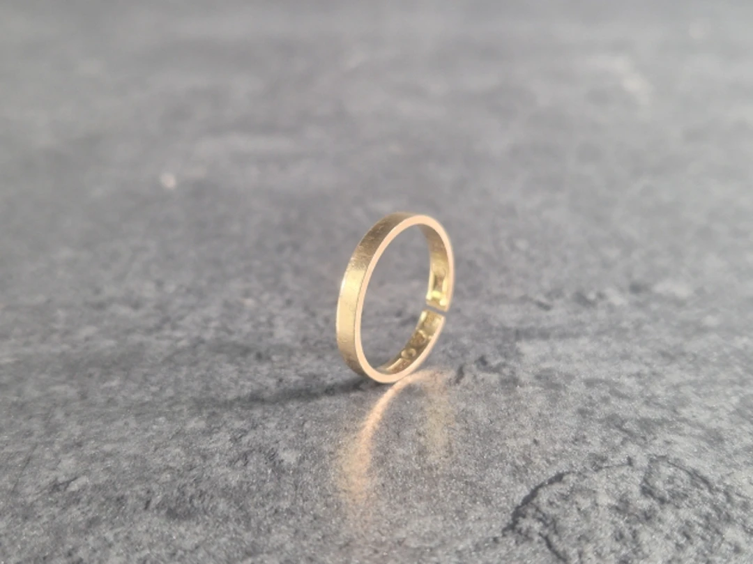 Ring. 18K.