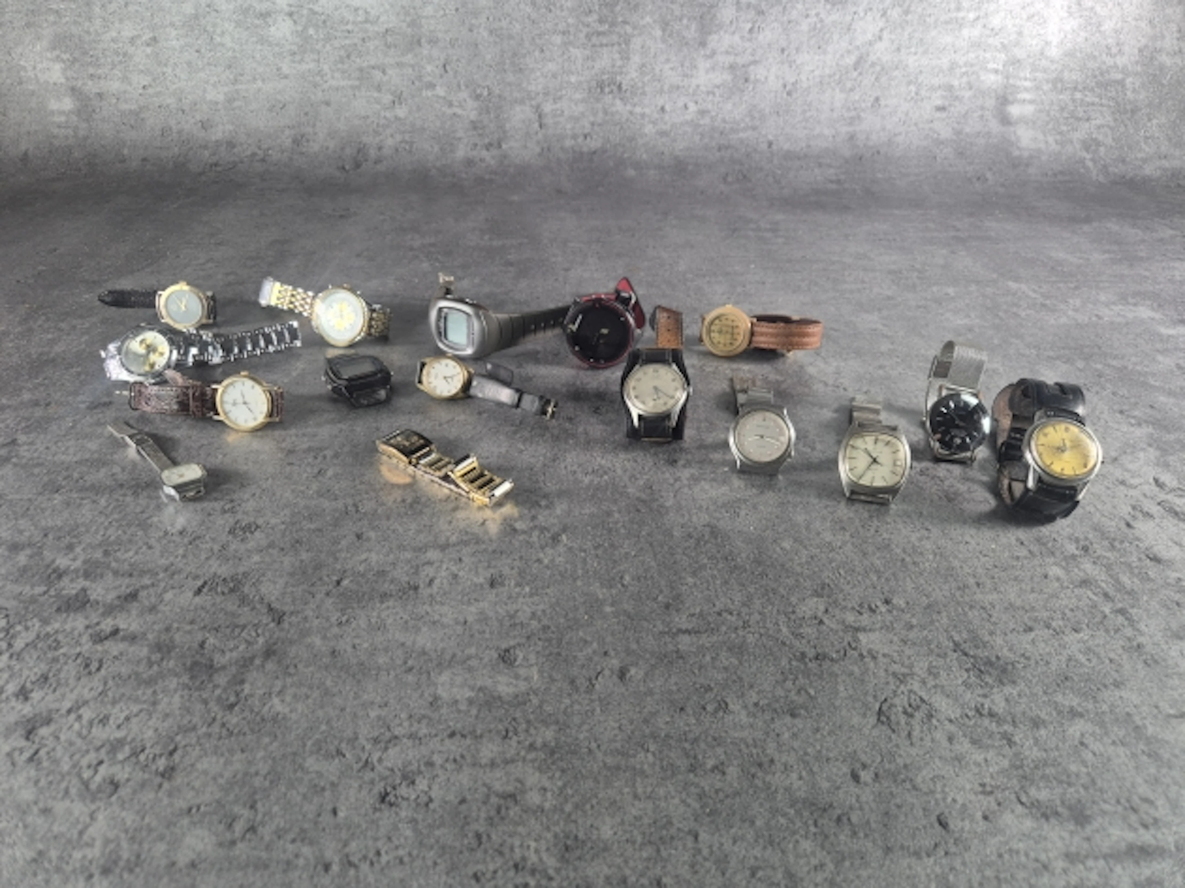 Parti armbandsur.