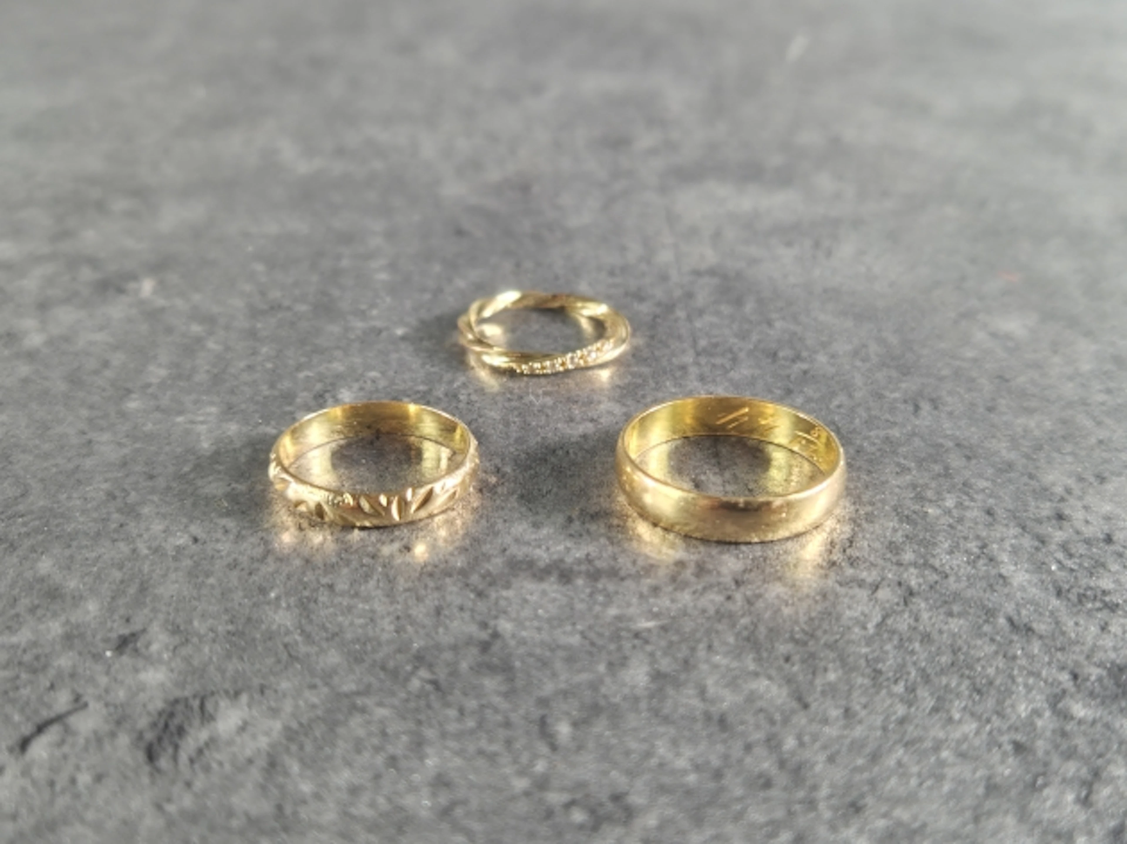 3st Ringar varav två guld, 18K.