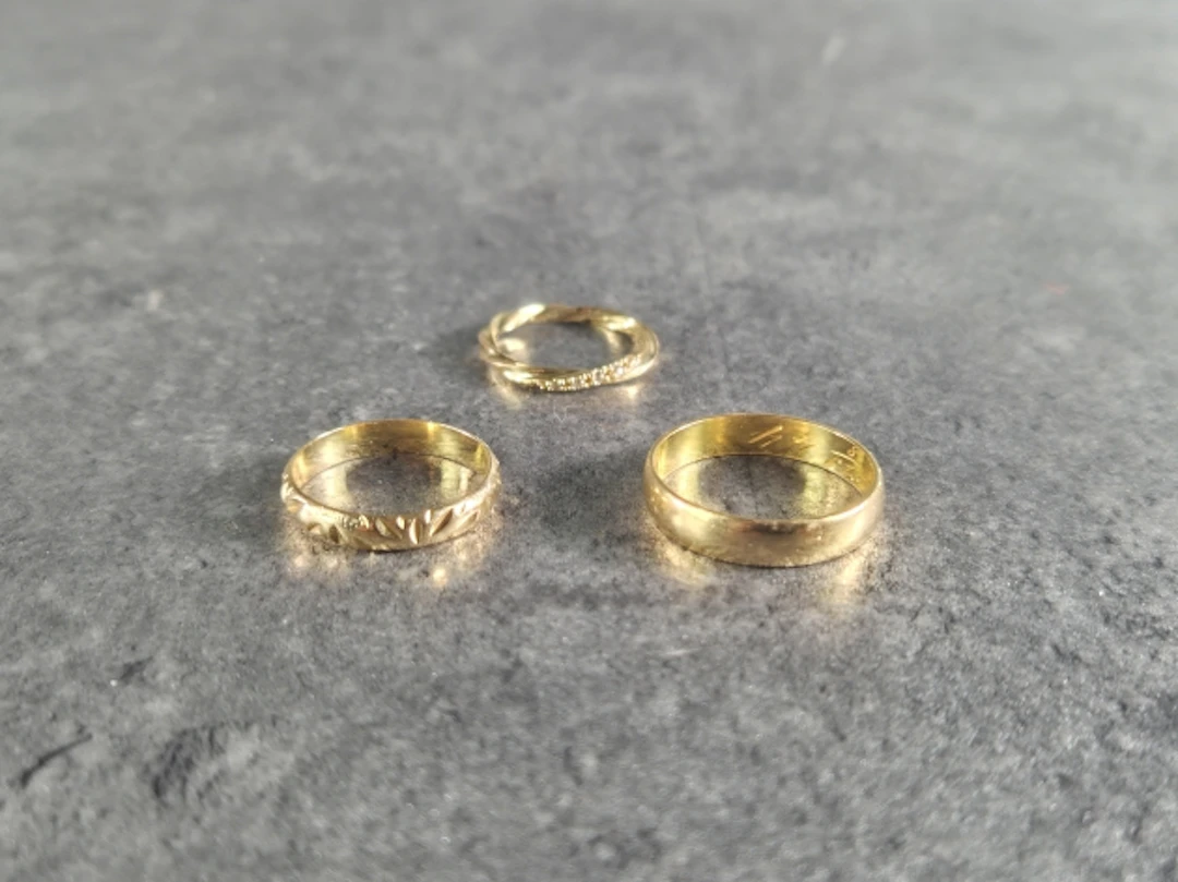 3st Ringar varav två guld, 18K.