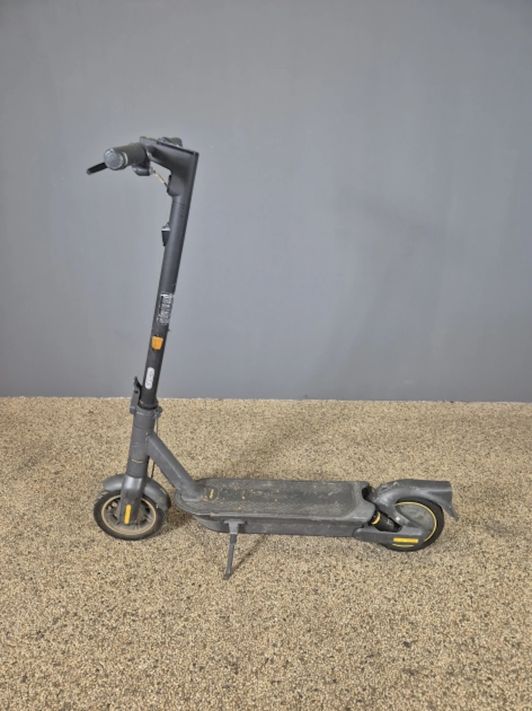 Elsparkcykel. Nineboot.