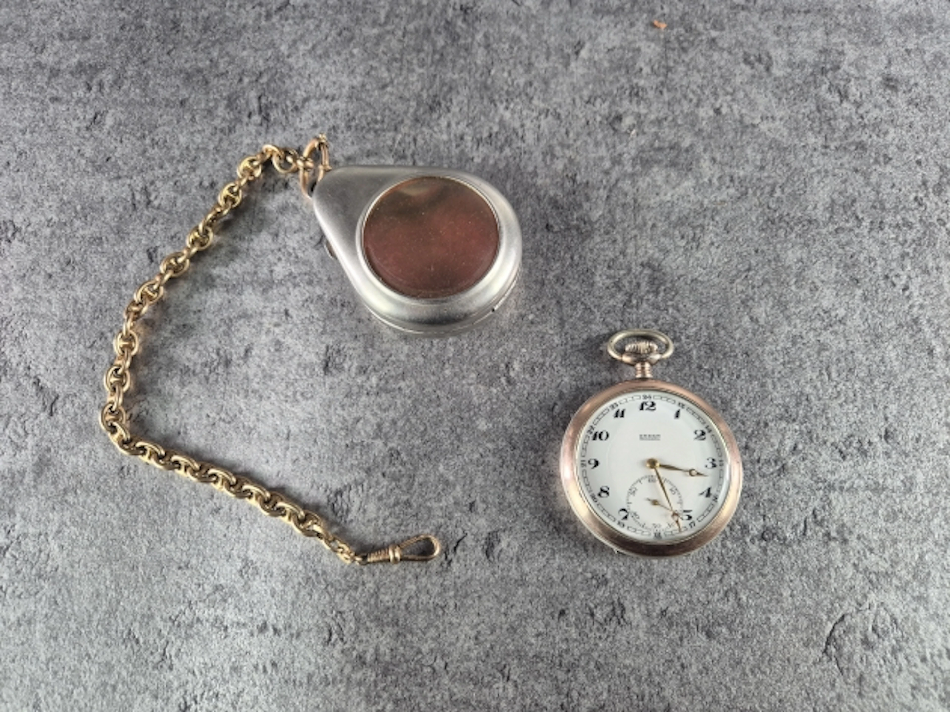 Fickur med etui. Silver.