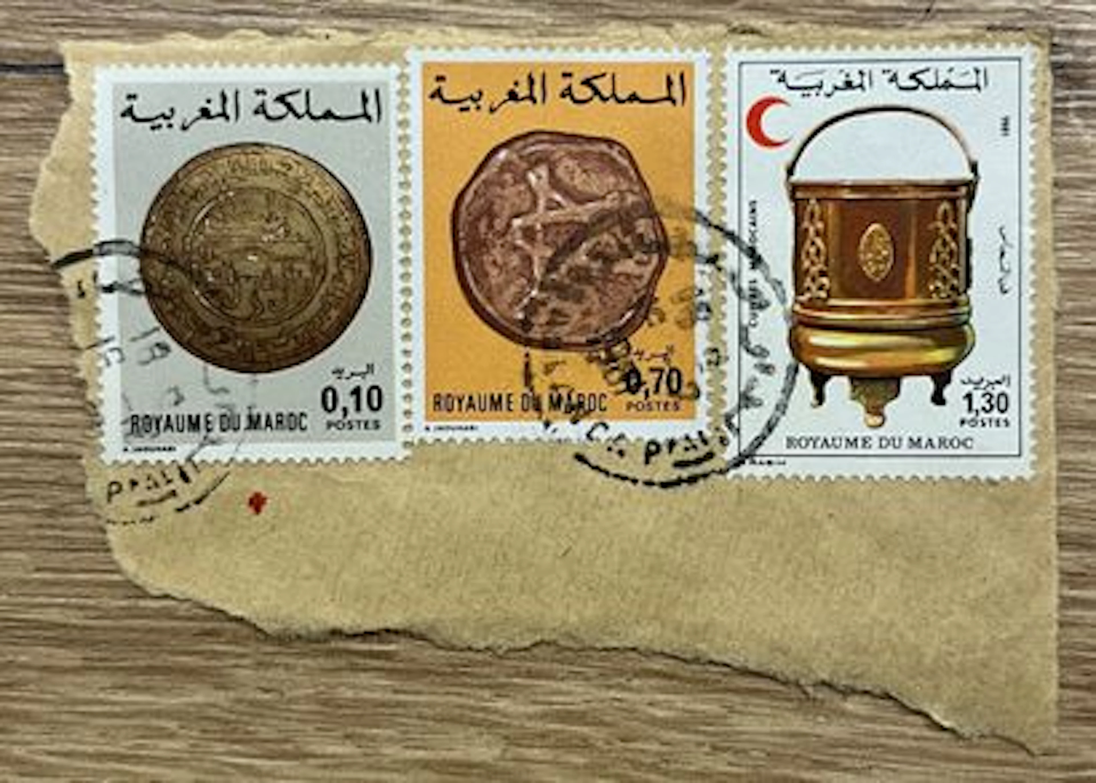 MOROCCO - Three stamps on a fragment: Moroccan coins and cop - Lot 85