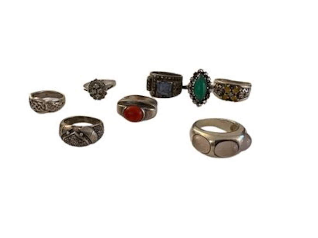 SET OF 8 SILVER RINGS - Lot 127