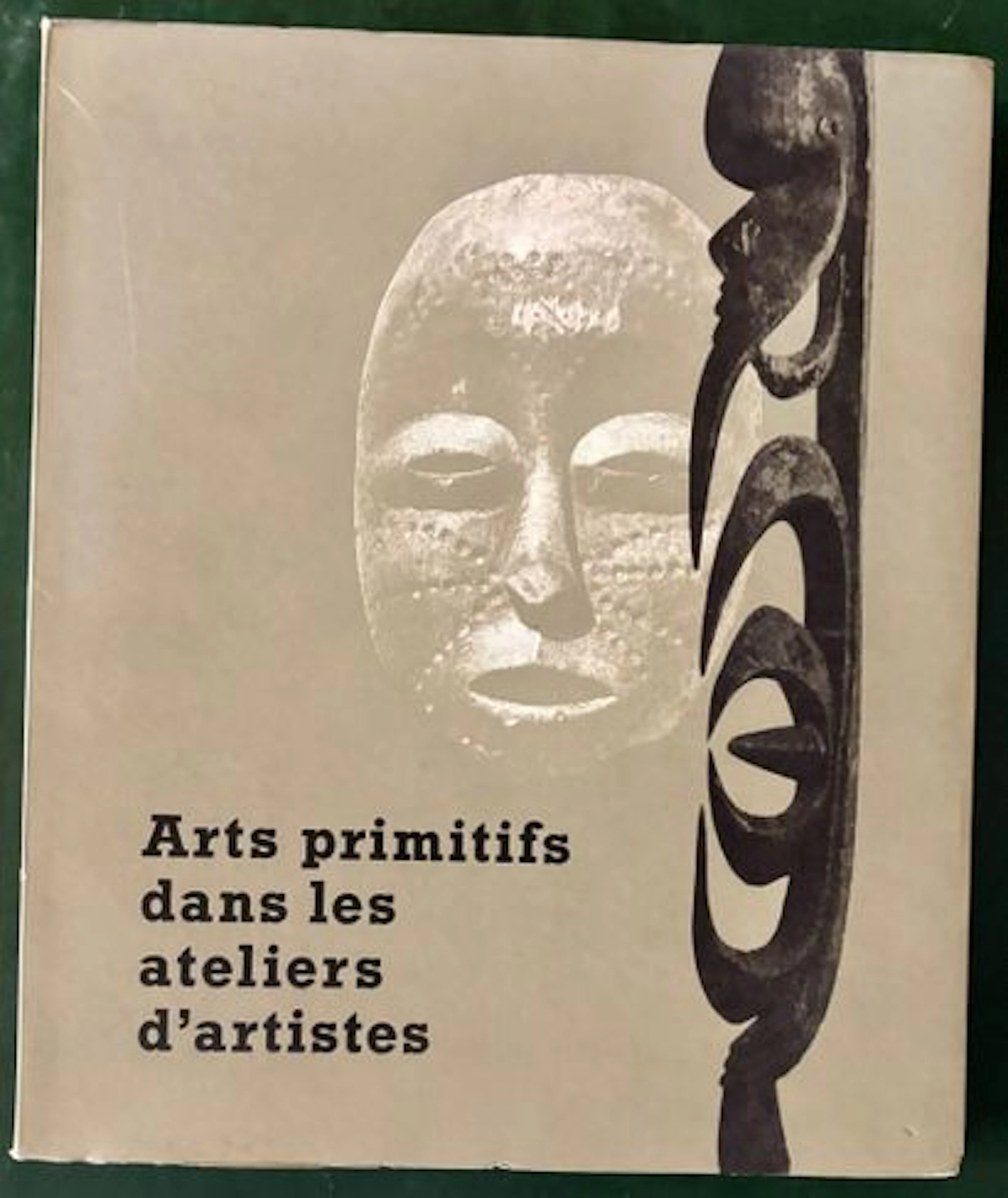 PRIMITIVE ARTS IN ARTISTS' STUDIOS - Lot 12