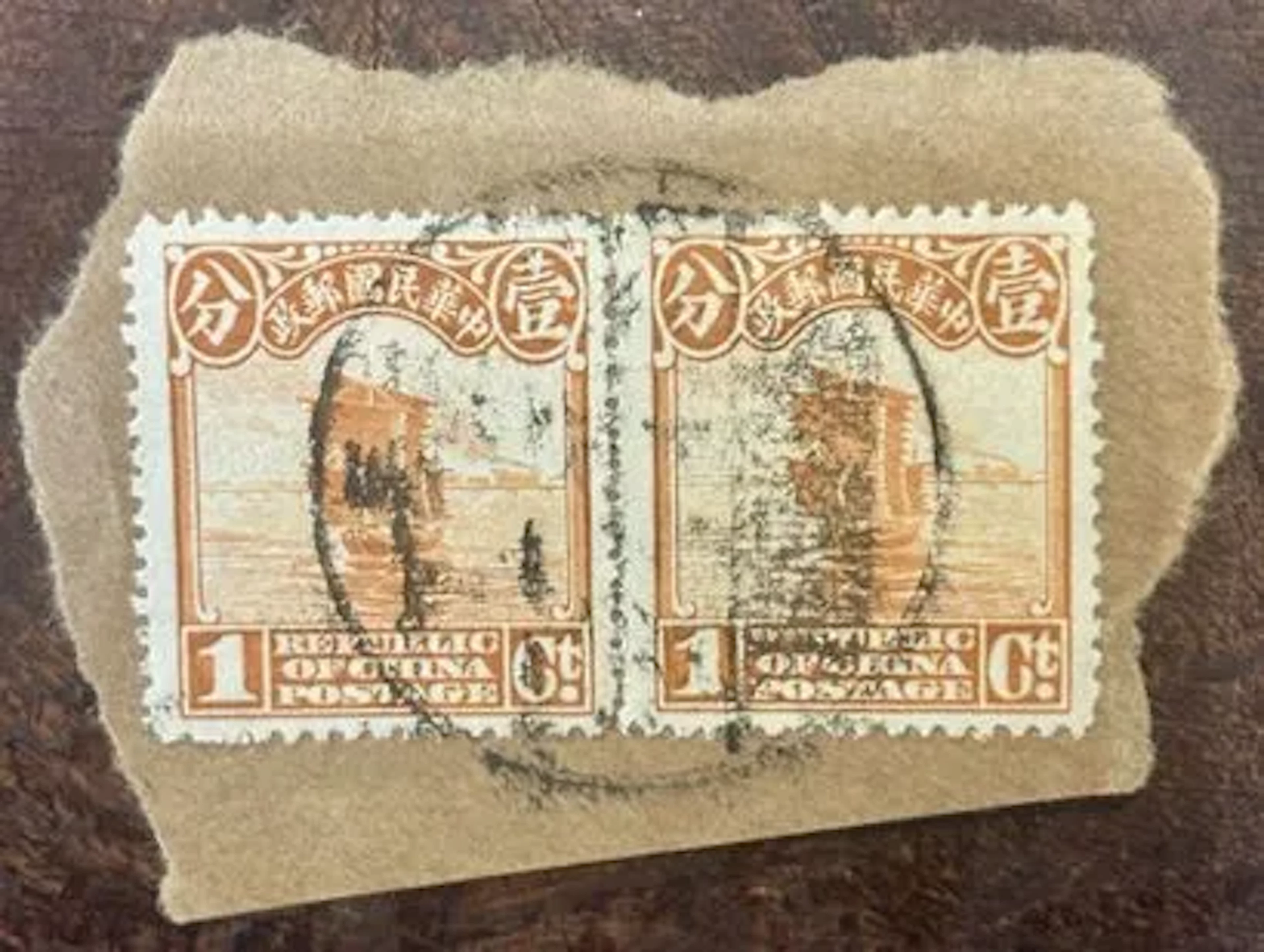 CHINA — Republic of China — Junks — pair of 1-cent stamps - Lot 45